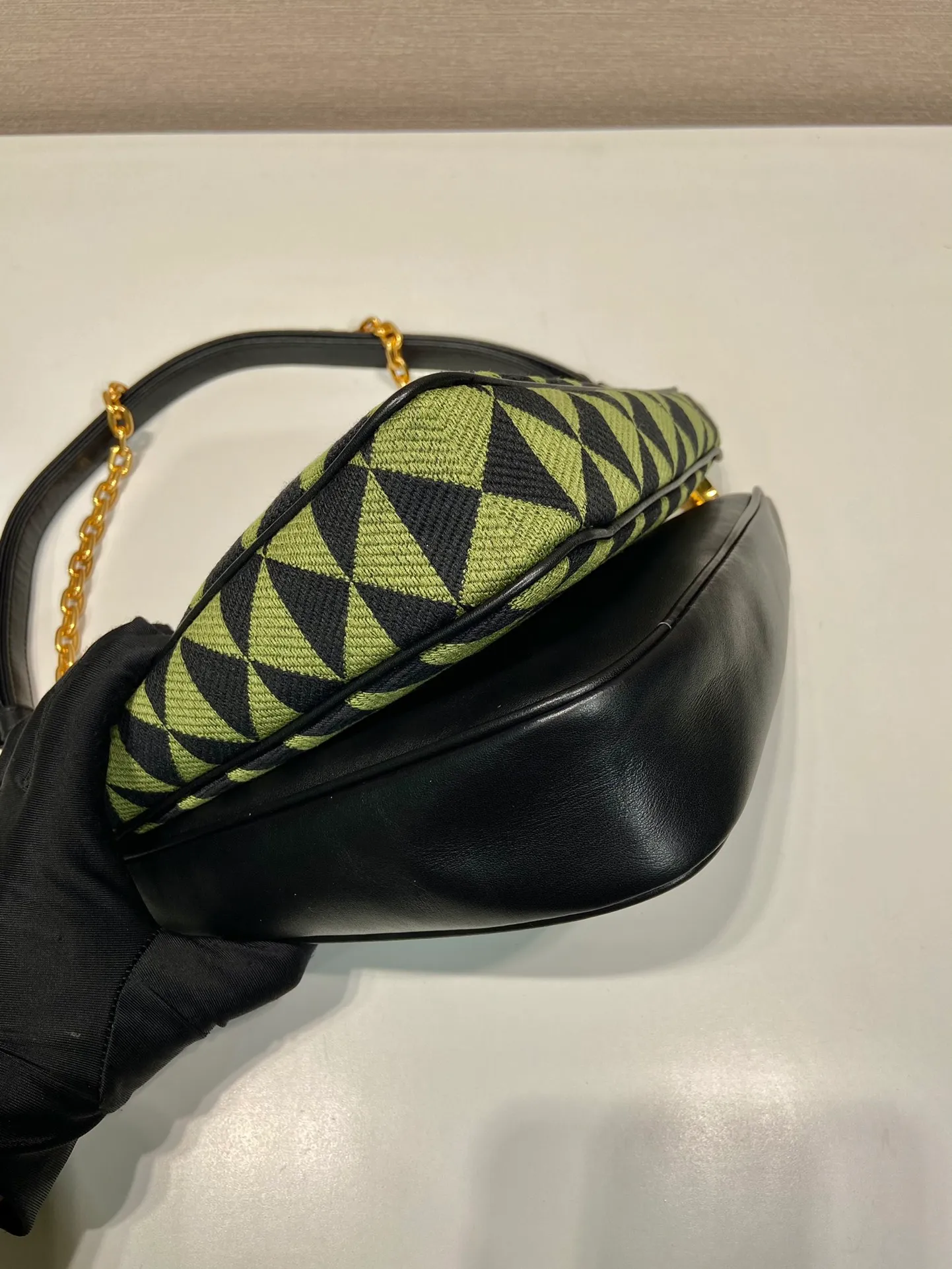 💰1540🎉New twin bag🎉1BC176🎉🎉 This twin bag is designed with imported calfskin and embroidered fabric materials. It is composed of 2 triangle bags of different materials. It is very unique and can be disassembled as a hand carry or crossbody. Different combinations for different occasions. It’s perfect😘😘It has a large capacity, hurry up and get it🎉🎉 One size: bag length 23x height 25x bottom 5cm🎉🎉🎉👏👏👏