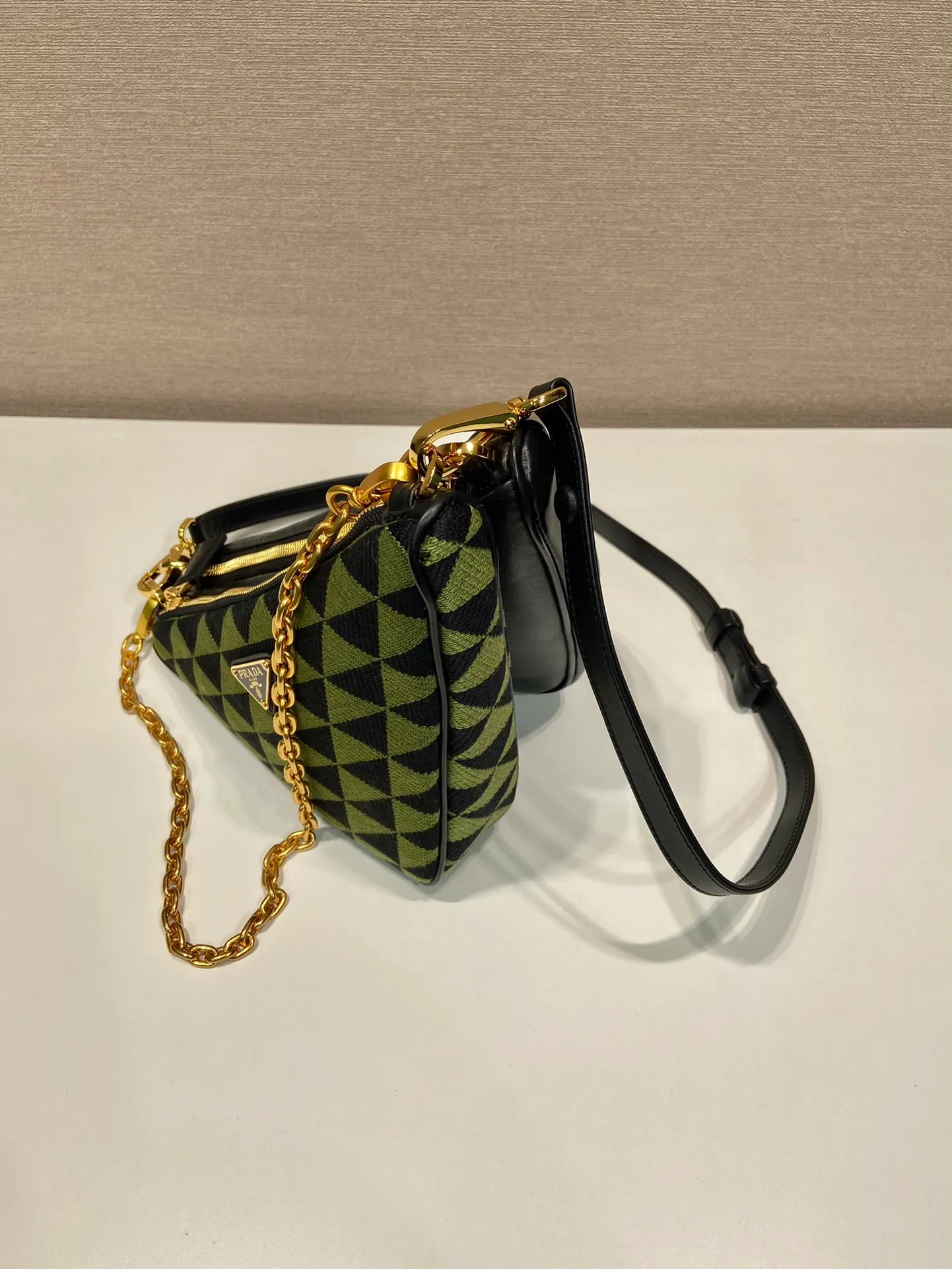 💰1540🎉New twin bag🎉1BC176🎉🎉 This twin bag is designed with imported calfskin and embroidered fabric materials. It is composed of 2 triangle bags of different materials. It is very unique and can be disassembled as a hand carry or crossbody. Different combinations for different occasions. It’s perfect😘😘It has a large capacity, hurry up and get it🎉🎉 One size: bag length 23x height 25x bottom 5cm🎉🎉🎉👏👏👏