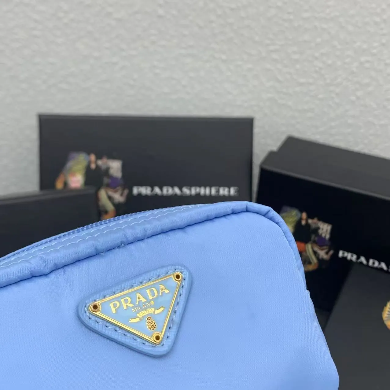 💰150PRADA Prada official new model is shipped simultaneously, enamel-coated triangular metal logo zipper closure, nylon cosmetic bag, regular women's model ✌✌✌ Special quality from the product cabinet, physical shooting [strong]! Model: Original quality Leather: Original Color: black gold buckle, black silver buckle, red, plum red, pink, sky blue, apricot, green, lavender purple, size 12㎝*3.5㎝*8㎝, model LM217