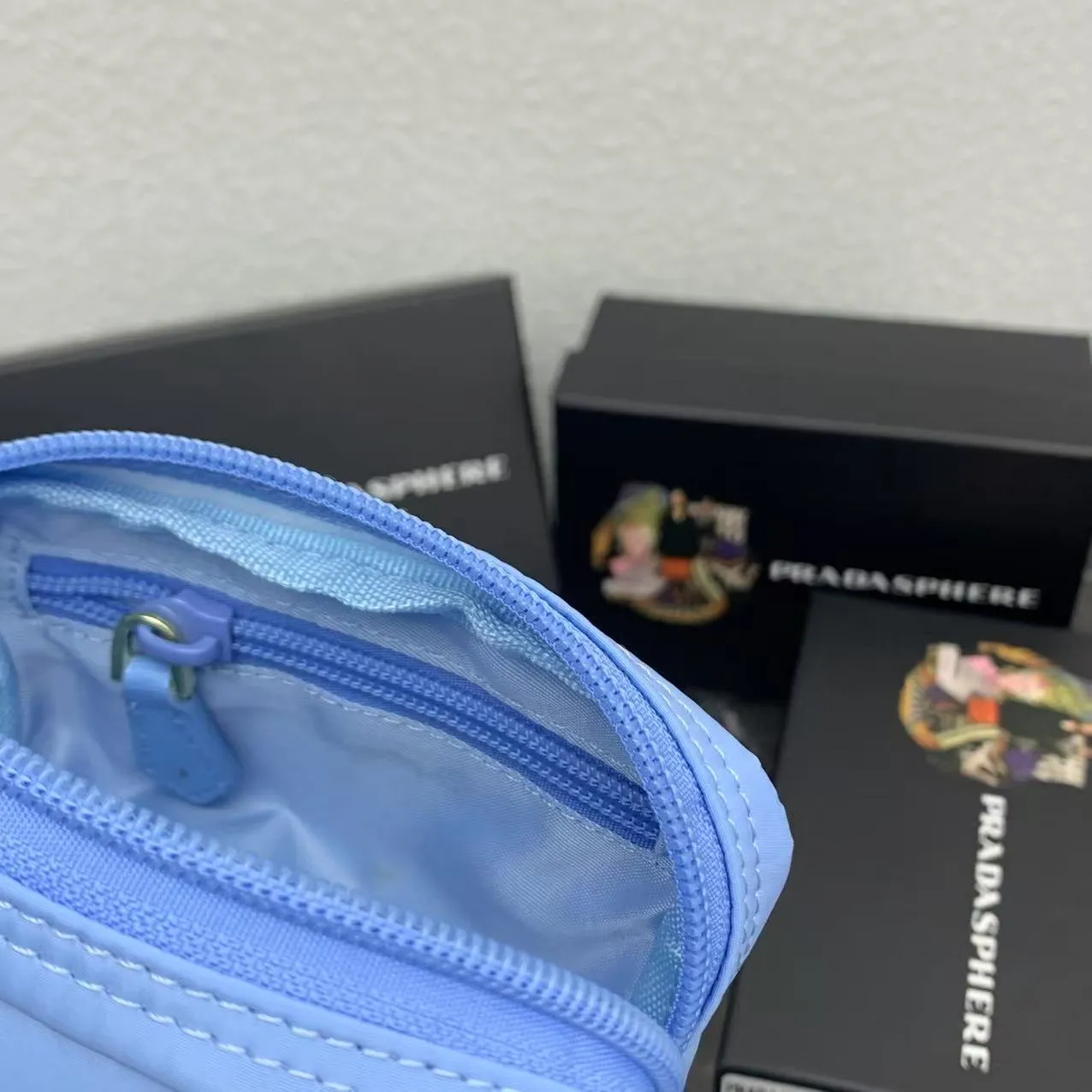 💰150PRADA Prada official new model is shipped simultaneously, enamel-coated triangular metal logo zipper closure, nylon cosmetic bag, regular women's model ✌✌✌ Special quality from the product cabinet, physical shooting [strong]! Model: Original quality Leather: Original Color: black gold buckle, black silver buckle, red, plum red, pink, sky blue, apricot, green, lavender purple, size 12㎝*3.5㎝*8㎝, model LM217