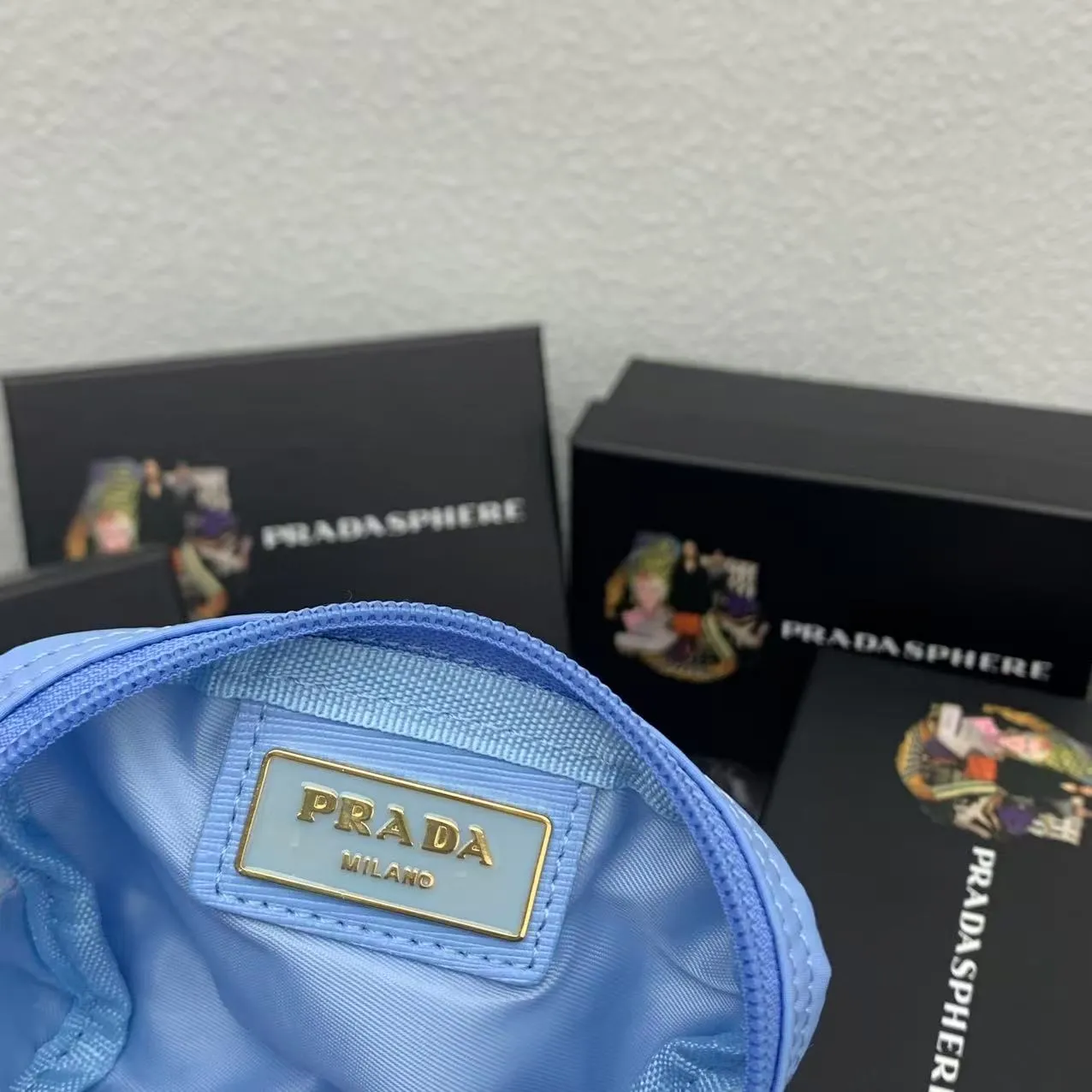 💰150PRADA Prada official new model is shipped simultaneously, enamel-coated triangular metal logo zipper closure, nylon cosmetic bag, regular women's model ✌✌✌ Special quality from the product cabinet, physical shooting [strong]! Model: Original quality Leather: Original Color: black gold buckle, black silver buckle, red, plum red, pink, sky blue, apricot, green, lavender purple, size 12㎝*3.5㎝*8㎝, model LM217