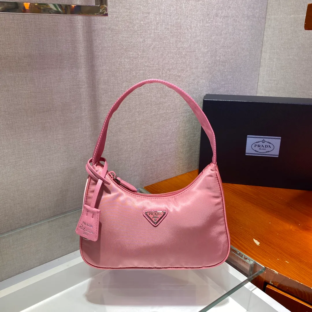 💰660🔥Upgrade board Hobo bag🔥Original quality👍👍Upgrade board 1NE515 moon-shaped second-hand bag, made of imported original parachute fabric, lightweight and practical Hobo armpit bag, super simple and eye-catching👍👍, small/light/packable/easy to wear/fashionable armpit bag, and can be carried by hand, super easy to use😍😍. It is currently the most popular bag among celebrities, aren’t you excited😜😜, ladies, hurry up, length 23x height 13x base 5cm👏👏👏💰💰