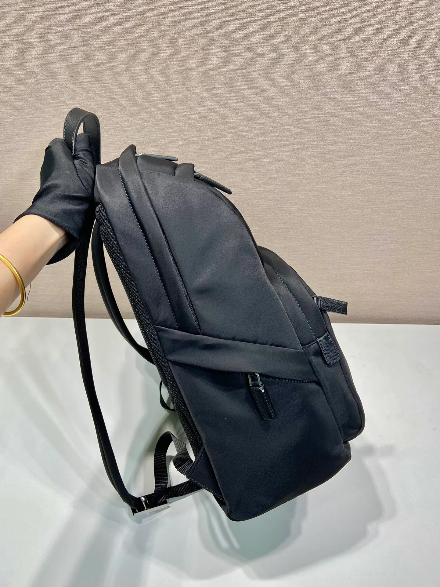 💰1320, a new backpack from P family, 2VZ104 triangle logo 👏👏Original item, nylon material, adjustable strap, fabric Saffiano leather handle on the back, zipper closure, two zippered outer pockets, nylon lining, one zippered inner pocket and one pocket sewn to the inner wall. 🎉🎉🎉Length 30×Height 39×Bottom 15cm👍👍👍