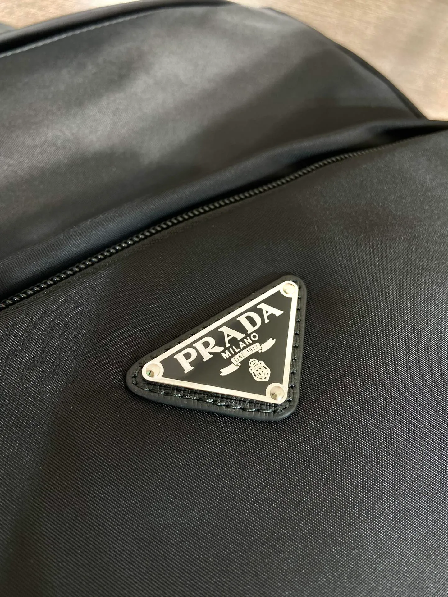 💰1320, a new backpack from P family, 2VZ104 triangle logo 👏👏Original item, nylon material, adjustable strap, fabric Saffiano leather handle on the back, zipper closure, two zippered outer pockets, nylon lining, one zippered inner pocket and one pocket sewn to the inner wall. 🎉🎉🎉Length 30×Height 39×Bottom 15cm👍👍👍