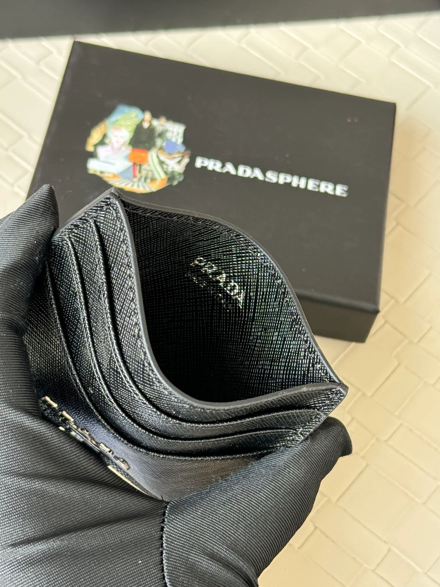 💰110prada popular card holder, unisex small card holder, black, model 1MC025, loose lettering Triangle Wheat series, nine colors, made of cross-grain cowhide, 6 card slots ➕ One middle sandwich, can place multiple cards and zeros 💰, size 11.2×8.5cm, real shot, what you see is what you get
