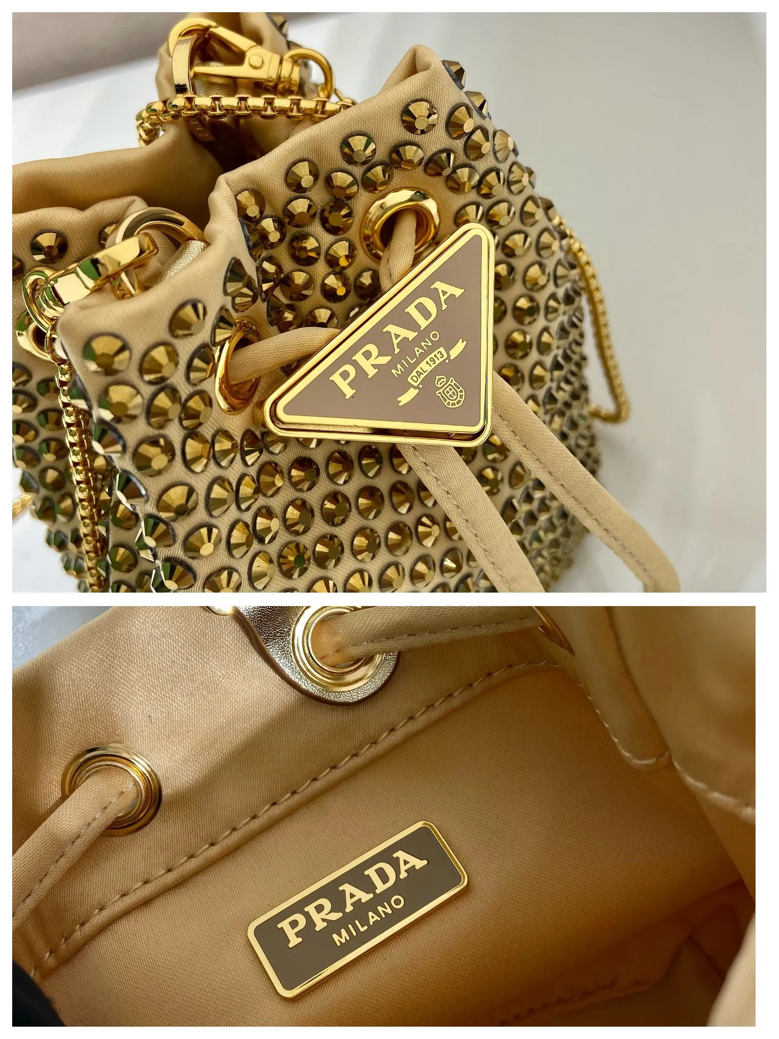 💰920🎉Crystal mini bucket🎉1BD016🎉🎉 This mini bucket is made of a combination of imported imitation crystal and satin materials, with an enamel-coated metal triangle logo decorative opening and closing design. Metal iron can be spanned diagonally. So cute😍, the effect of bling bling is very eye-catching, so cute and cool, don’t you feel excited😙😙, beauties. Get it now. So beautiful and cute😋😋 Length 10x height 12x base 7cm🎉🎉🎉👏👏👏