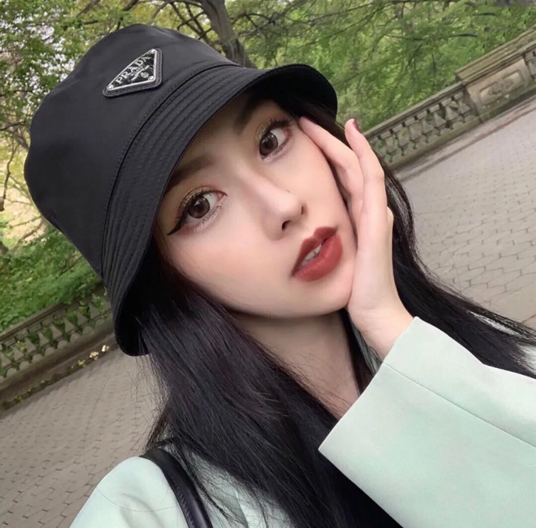 💰320, Internet celebrity fisherman hat🎩, I heard it is very popular at the moment😍😍, it is still a hot style this year, unisex, no matter it can be matched with any clothes, it is affordable for any occasion👏👏Lightweight nylon fabric, fashion is so simple, good-looking and practical.