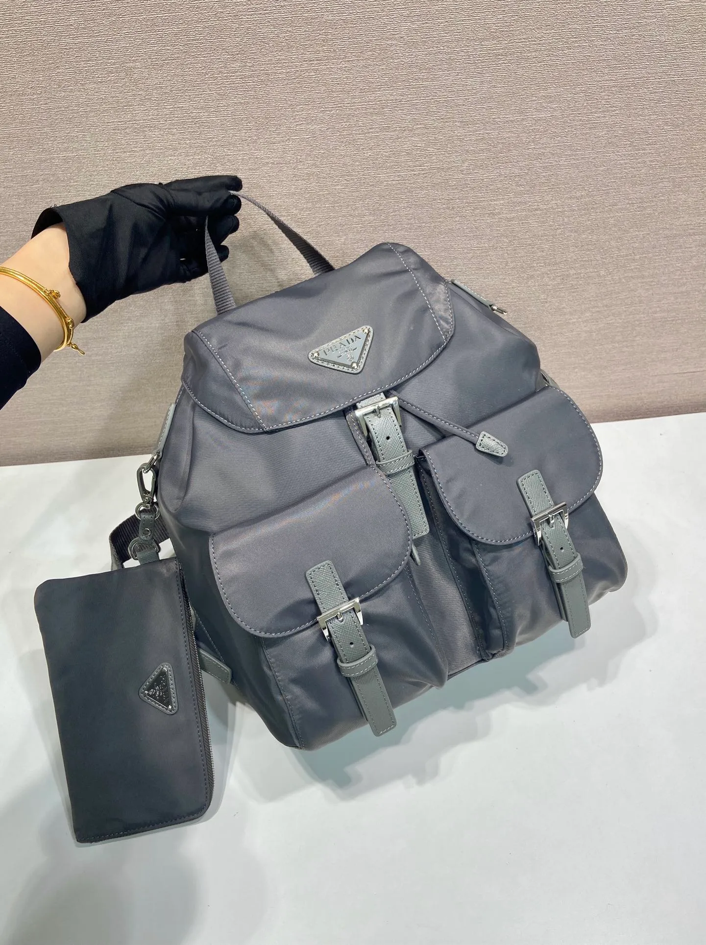 💰1160🎉New Backpack🎉1BZ811👍👍This nylon backpack is trimmed with exquisite Saffiano leather, a blend of multiple materials, and decorated with a triangular logo, highlighting fashionable elegance. It also comes with a detachable small handbag😘😘Light and practical, the upper body effect is super stylish, and it can be matched at will😘😘Fully upgraded nylon fabric👍👍Length 30x Height 32x Bottom 15cm👏👏👏💰💰💰