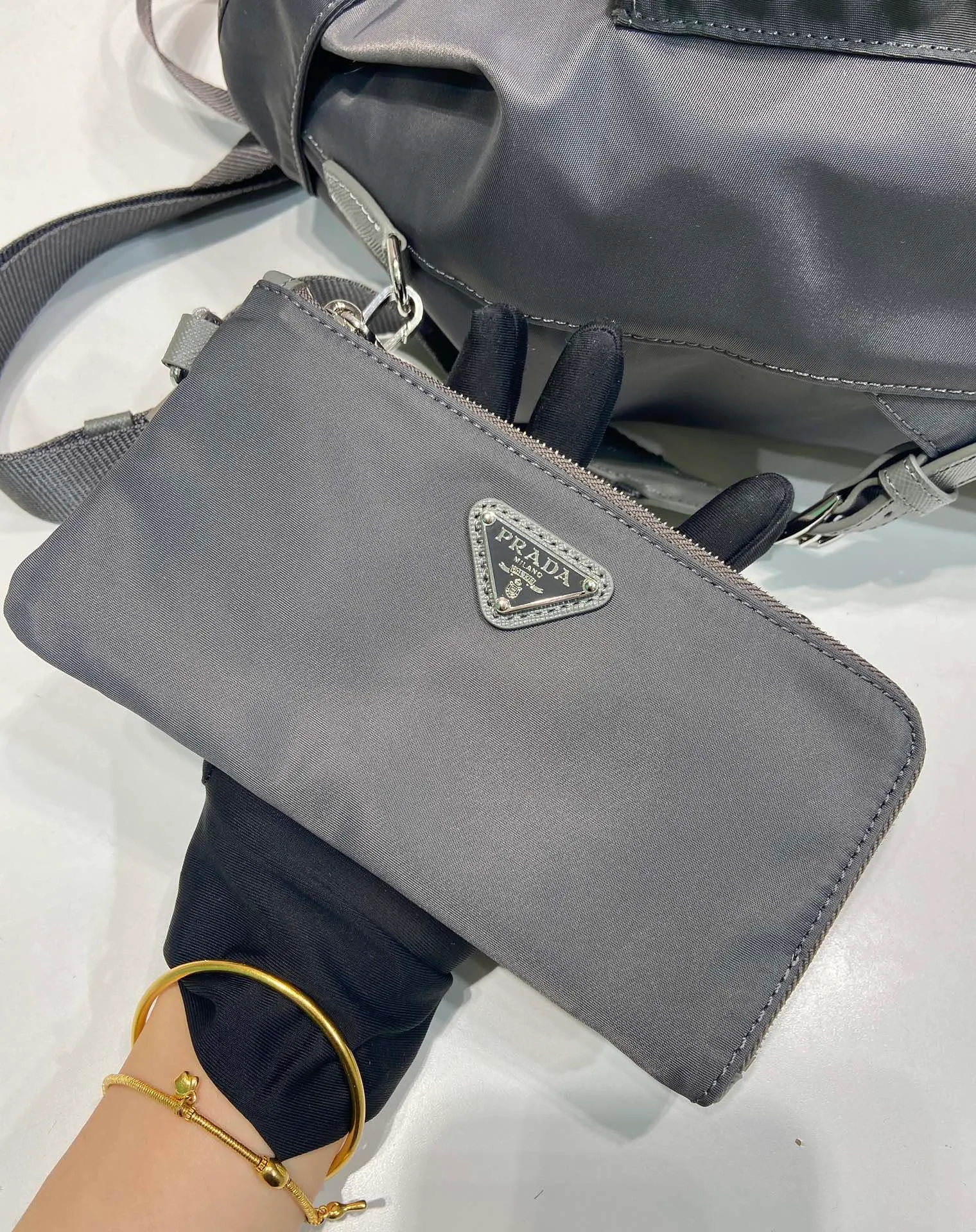 💰1160🎉New Backpack🎉1BZ811👍👍This nylon backpack is trimmed with exquisite Saffiano leather, a blend of multiple materials, and decorated with a triangular logo, highlighting fashionable elegance. It also comes with a detachable small handbag😘😘Light and practical, the upper body effect is super stylish, and it can be matched at will😘😘Fully upgraded nylon fabric👍👍Length 30x Height 32x Bottom 15cm👏👏👏💰💰💰