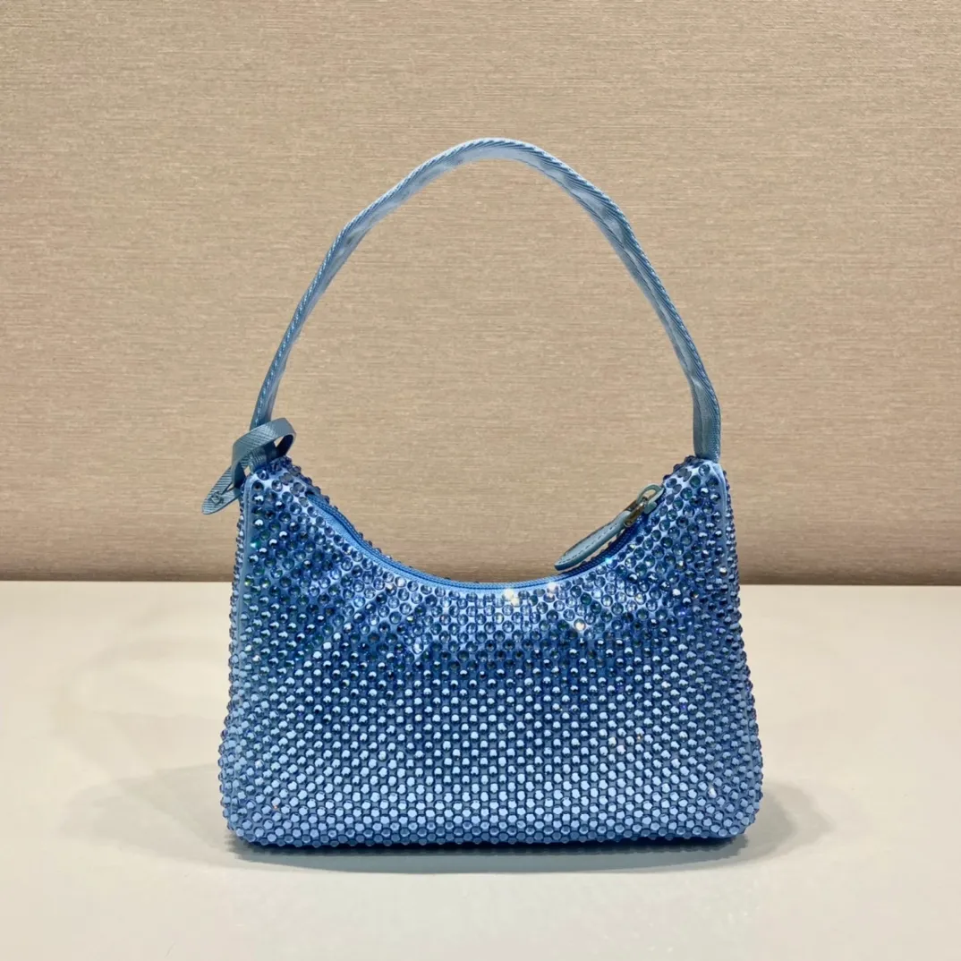 💰1000🎉Flash diamonds Hobo🎉1NE515 flash diamonds, new color🎉🎉The most beautiful and sparkling rhinestones Hoboؔ😘😘Imported diamond net. The sparkling appearance. The blingbling effect under the night light is very eye-catching. The rate of return is very high🙈🙈Everyone will praise it wherever you take it😘This kind of sparkling diamond bag is also very easy to match with clothes, so cute and cool , suitable for any occasion, the popular elements of Hobo have always been recognized by Internet celebrities/celebrities, and it is a permanently popular Hobo🙊🙊worth buying👍beauties😘Length 23x Height 13x Bottom 5cm