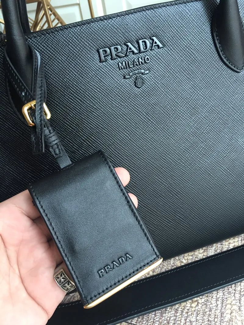 💰2100, exclusive first release model 🎉🎉🎉1BA155 black, new model for early spring 💪💪💪, made of imported thick cross cowhide + imported calfskin, 175 OEM code, painted with the same color lettering mark, unique among classics 🎁Fashionable and elegant, length 33x height 24x bottom 15cm