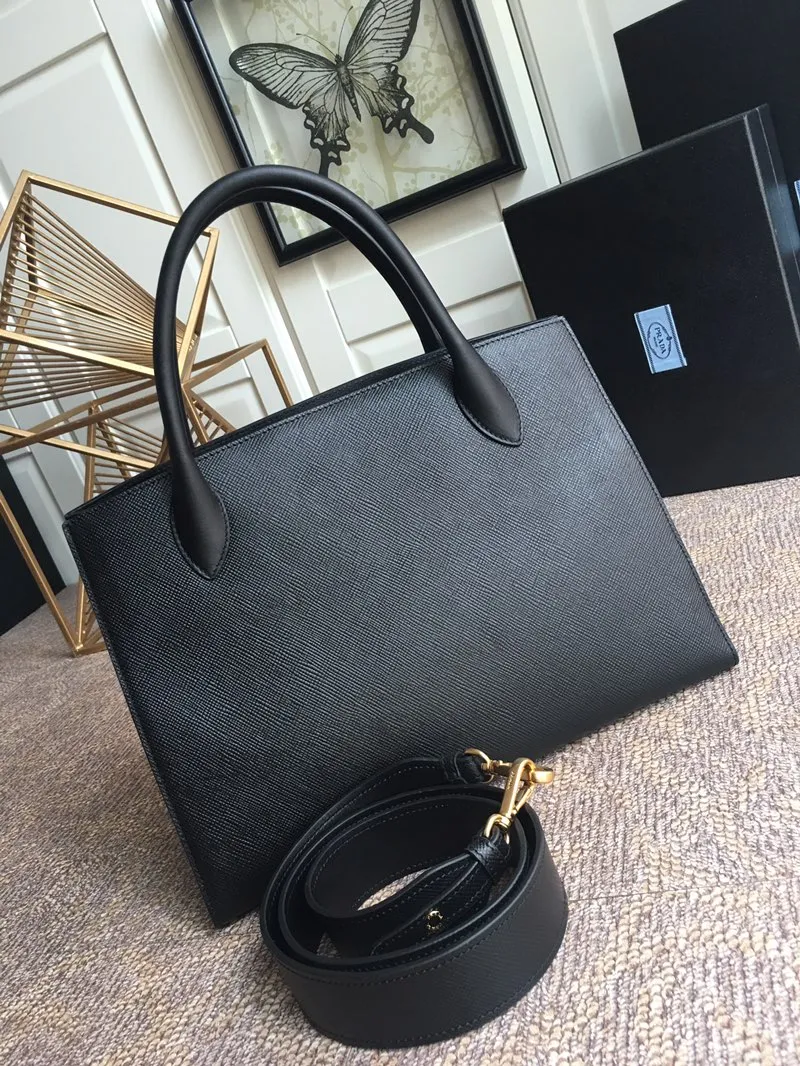 💰2100, exclusive first release model 🎉🎉🎉1BA155 black, new model for early spring 💪💪💪, made of imported thick cross cowhide + imported calfskin, 175 OEM code, painted with the same color lettering mark, unique among classics 🎁Fashionable and elegant, length 33x height 24x bottom 15cm