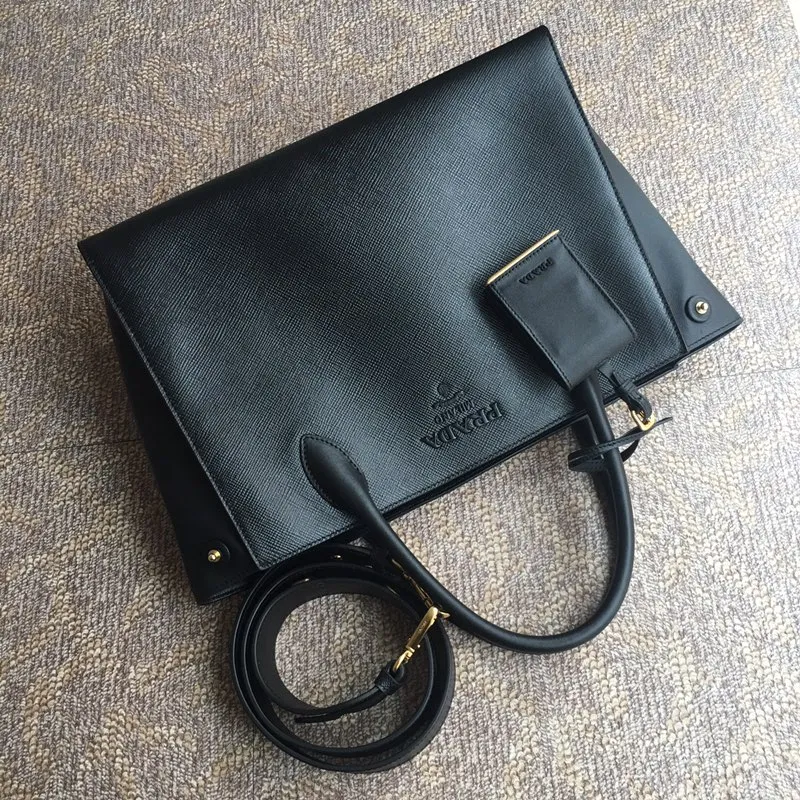 💰2100, exclusive first release model 🎉🎉🎉1BA155 black, new model for early spring 💪💪💪, made of imported thick cross cowhide + imported calfskin, 175 OEM code, painted with the same color lettering mark, unique among classics 🎁Fashionable and elegant, length 33x height 24x bottom 15cm