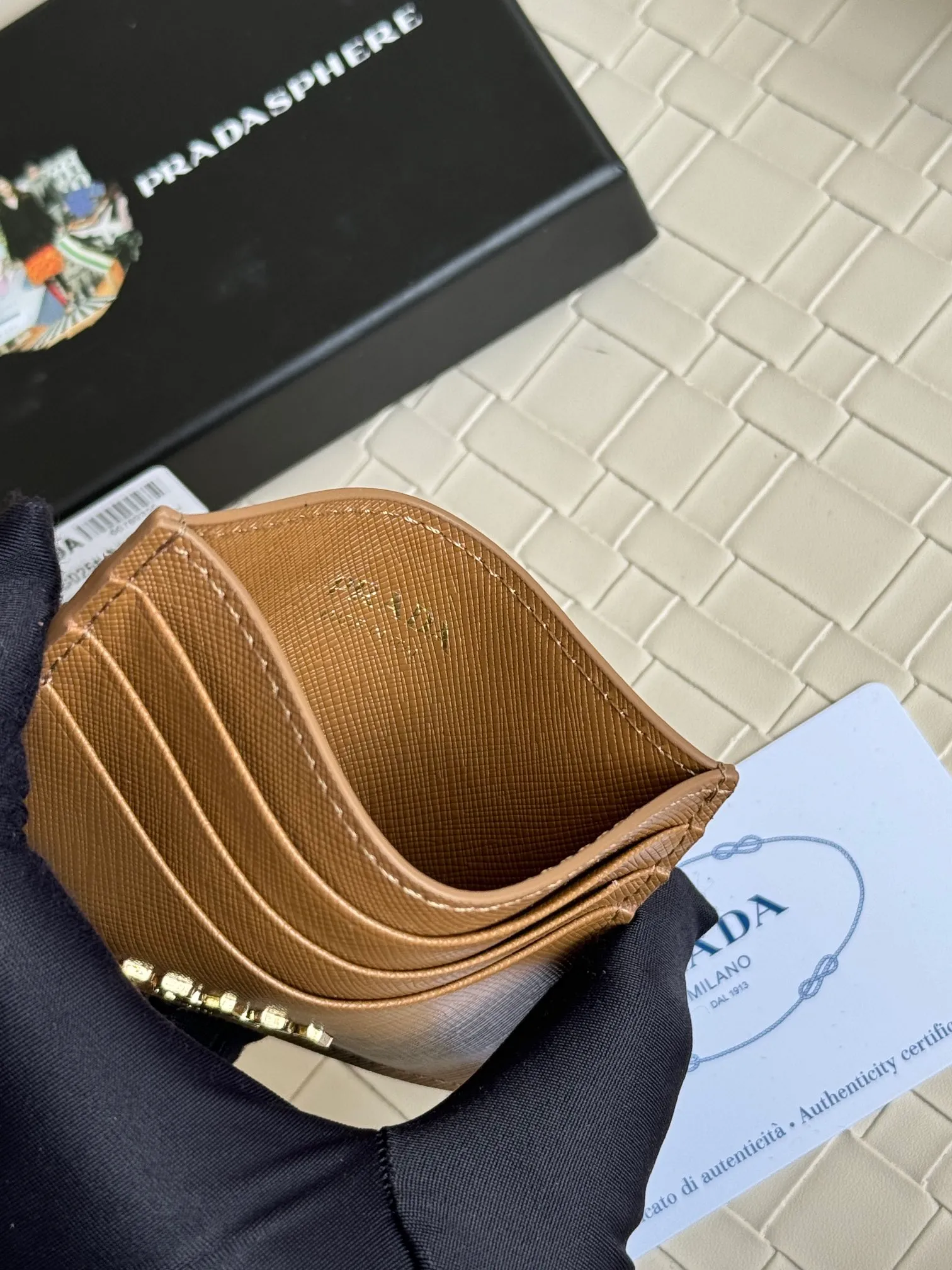💰110prada popular card holder, unisex small card holder, black, model 1MC025, loose lettering Triangle Wheat series, nine colors, made of cross-grain cowhide, 6 card slots ➕ One middle sandwich, can place multiple cards and zeros 💰, size 11.2×8.5cm, real shot, what you see is what you get