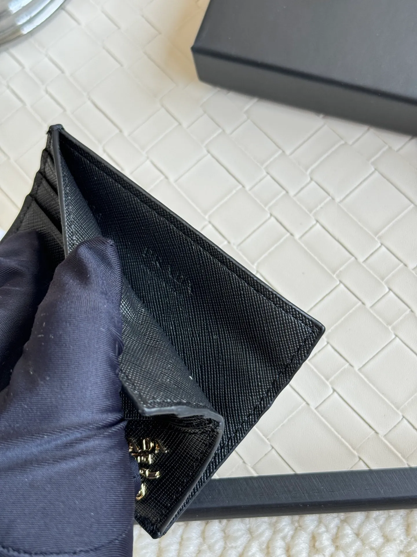💰100prada Prada’s popular genuine pickup bag [Love], the latest style at the counter, synchronized with the official website, genuine product development, the color is as shown in the picture. Model 2MC223, internal code 224 OEM code💋 The cross-grain cowhide texture is excellent, imported thread lining, exquisite and even routing, smooth oil edges, exquisite workmanship, size: 10cm long and 8cm high [with original packaging box and card]