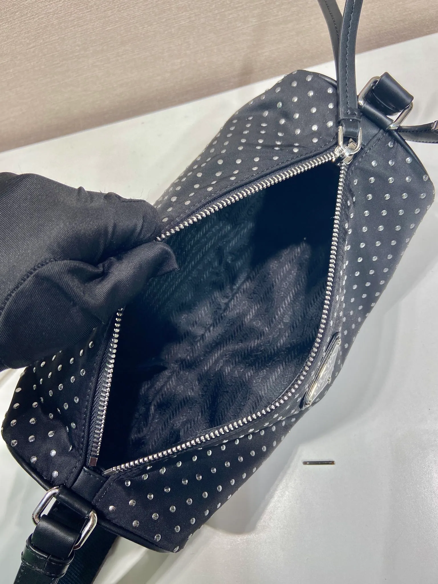 🎉New product🎉1BC233 rivets🎉🎉 This shoulder bag is made of imported nylon fabric and calfskin. The new design is hand-heated rivets, which makes it particularly unique and fashionable. The zipper bag opening and closing has large capacity. If you like babies, hurry up and get it. It is fashionable and unique/100% return rate😘😘 Length 27x Height 12x Bottom 10cm🎉🎉🎉💰💰💰