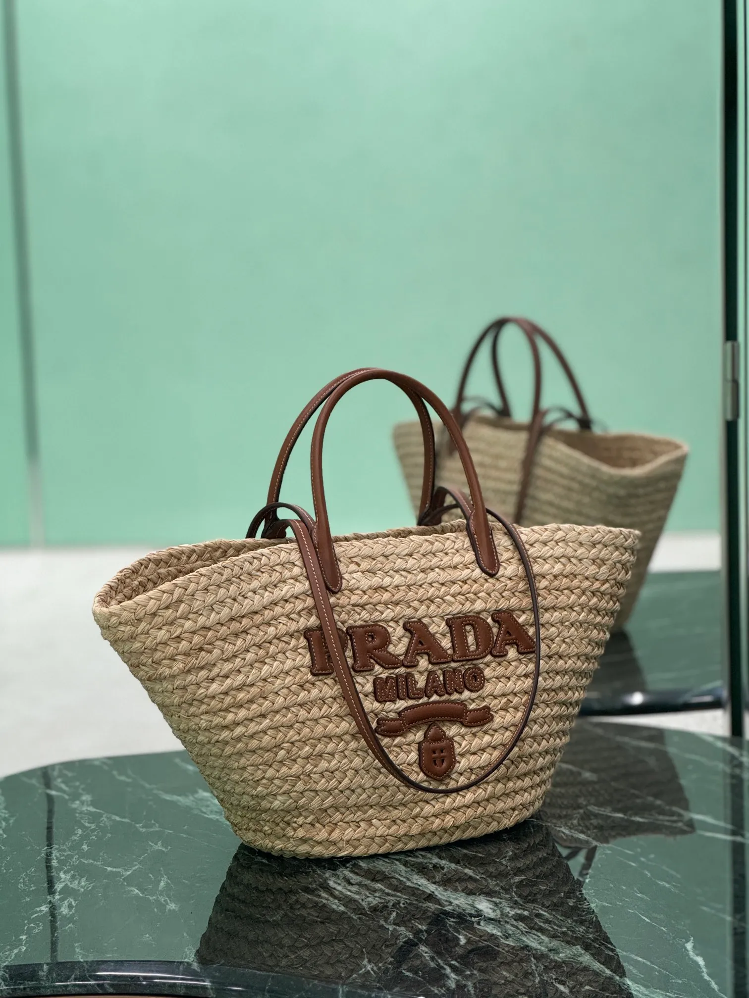 💰1700🌟Raffia vegetable basket handbag full of holiday style, large silhouette, double shoulder straps and top handle, front logo, leather trim.  Size: 27×56×28cm Style number: 1BG470