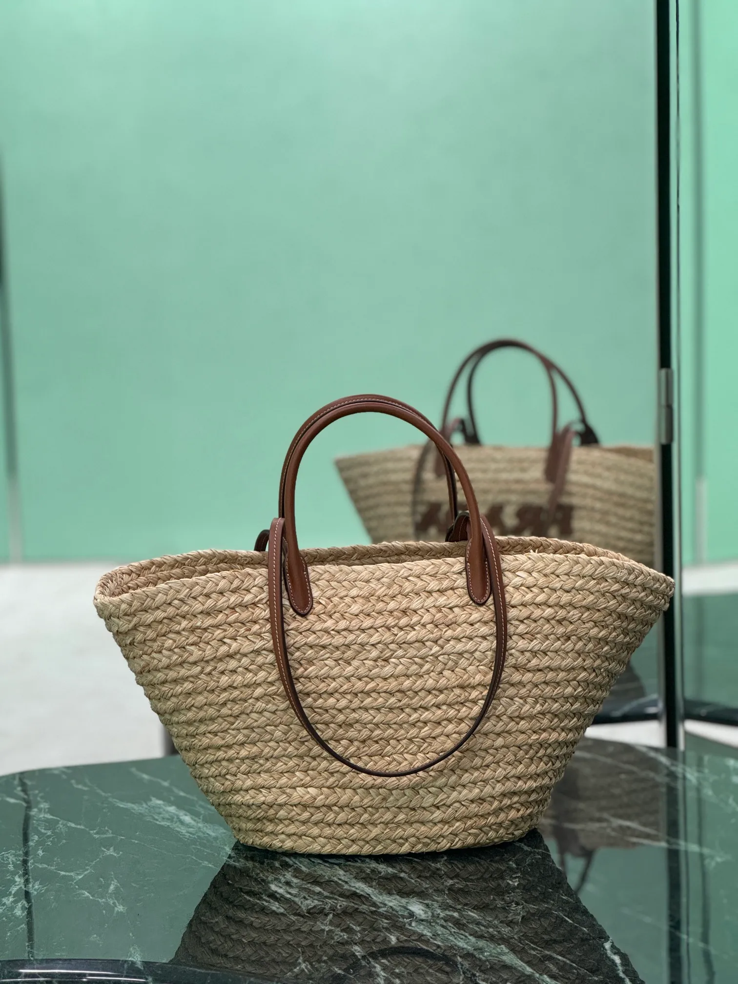 💰1700🌟Raffia vegetable basket handbag full of holiday style, large silhouette, double shoulder straps and top handle, front logo, leather trim.  Size: 27×56×28cm Style number: 1BG470