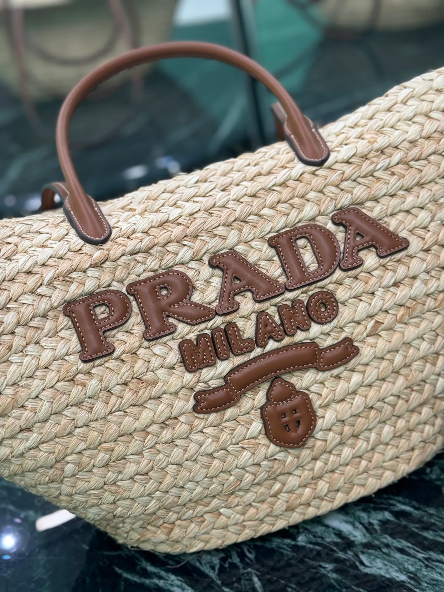 💰1700🌟Raffia vegetable basket handbag full of holiday style, large silhouette, double shoulder straps and top handle, front logo, leather trim.  Size: 27×56×28cm Style number: 1BG470
