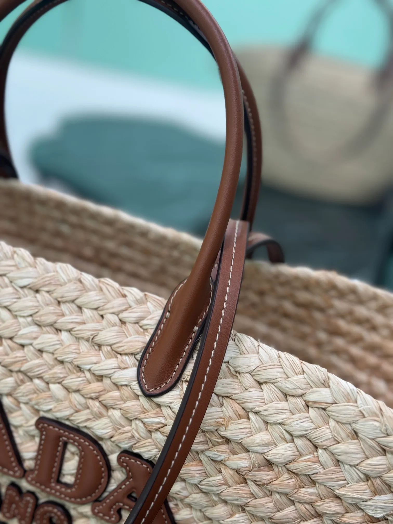💰1700🌟Raffia vegetable basket handbag full of holiday style, large silhouette, double shoulder straps and top handle, front logo, leather trim.  Size: 27×56×28cm Style number: 1BG470