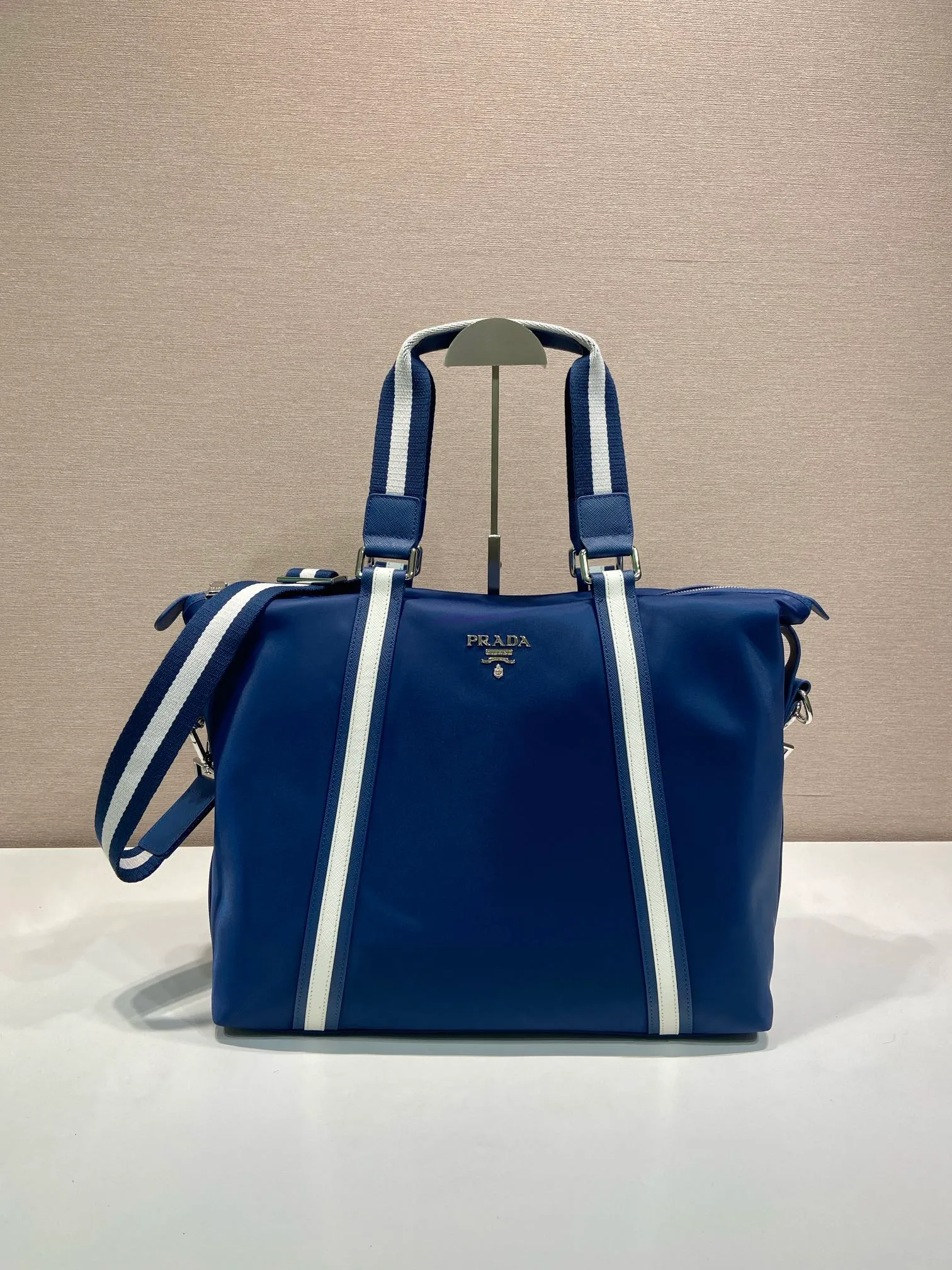 💰960, P Jiachui's popular men's bag, 2096 black, top quality, made of imported parachute fabric + imported cowhide, top hardware, lightweight + super large space, usable when traveling far away, never outdated, length 40X height 35X14cm.