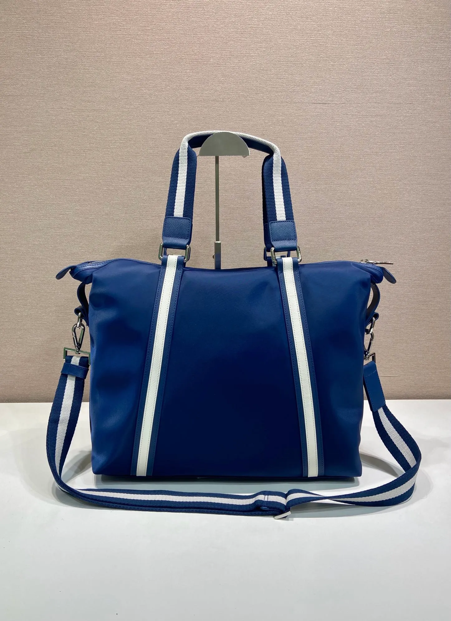 💰960, P Jiachui's popular men's bag, 2096 black, top quality, made of imported parachute fabric + imported cowhide, top hardware, lightweight + super large space, usable when traveling far away, never outdated, length 40X height 35X14cm.