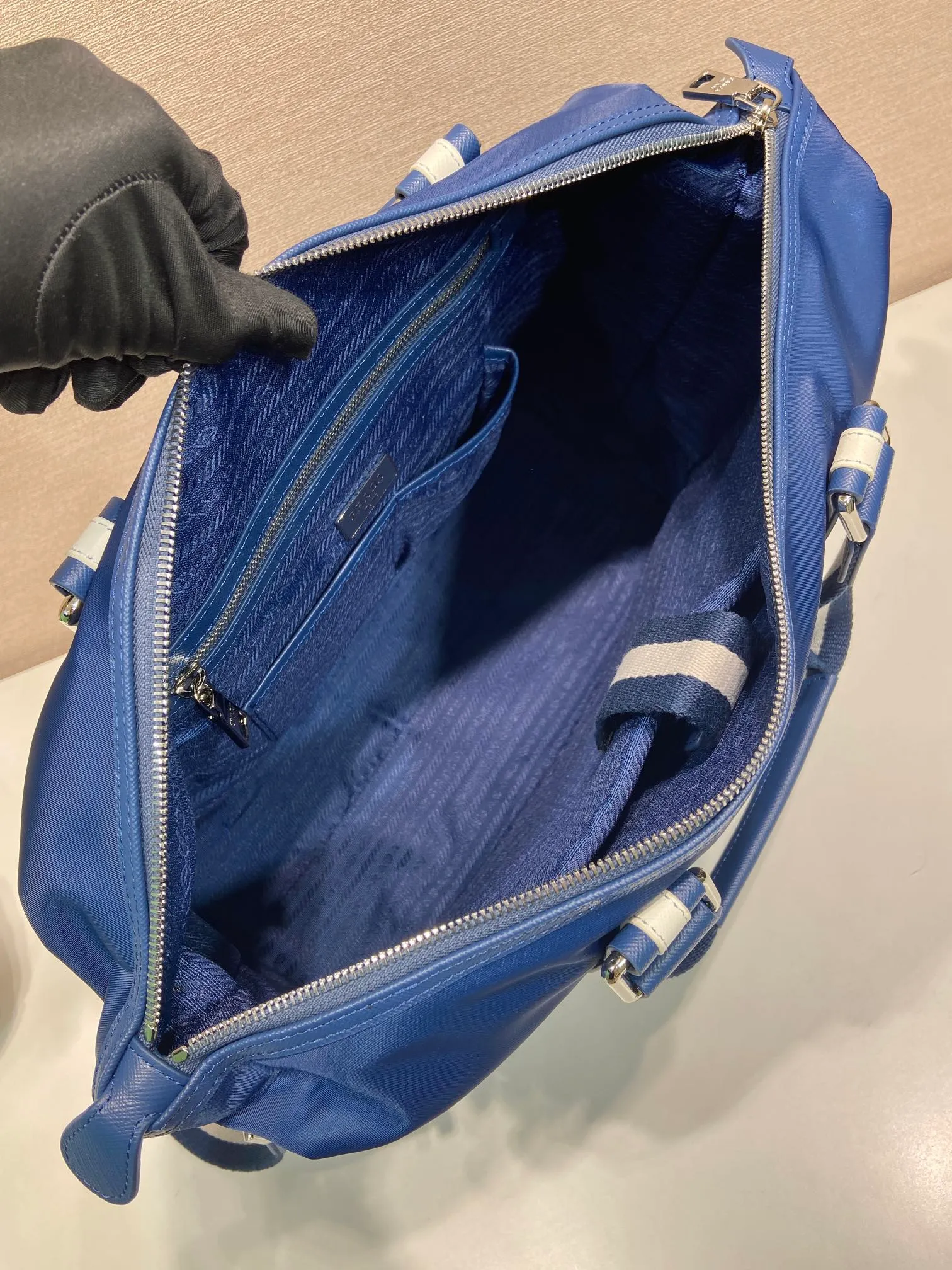 💰960, P Jiachui's popular men's bag, 2096 black, top quality, made of imported parachute fabric + imported cowhide, top hardware, lightweight + super large space, usable when traveling far away, never outdated, length 40X height 35X14cm.