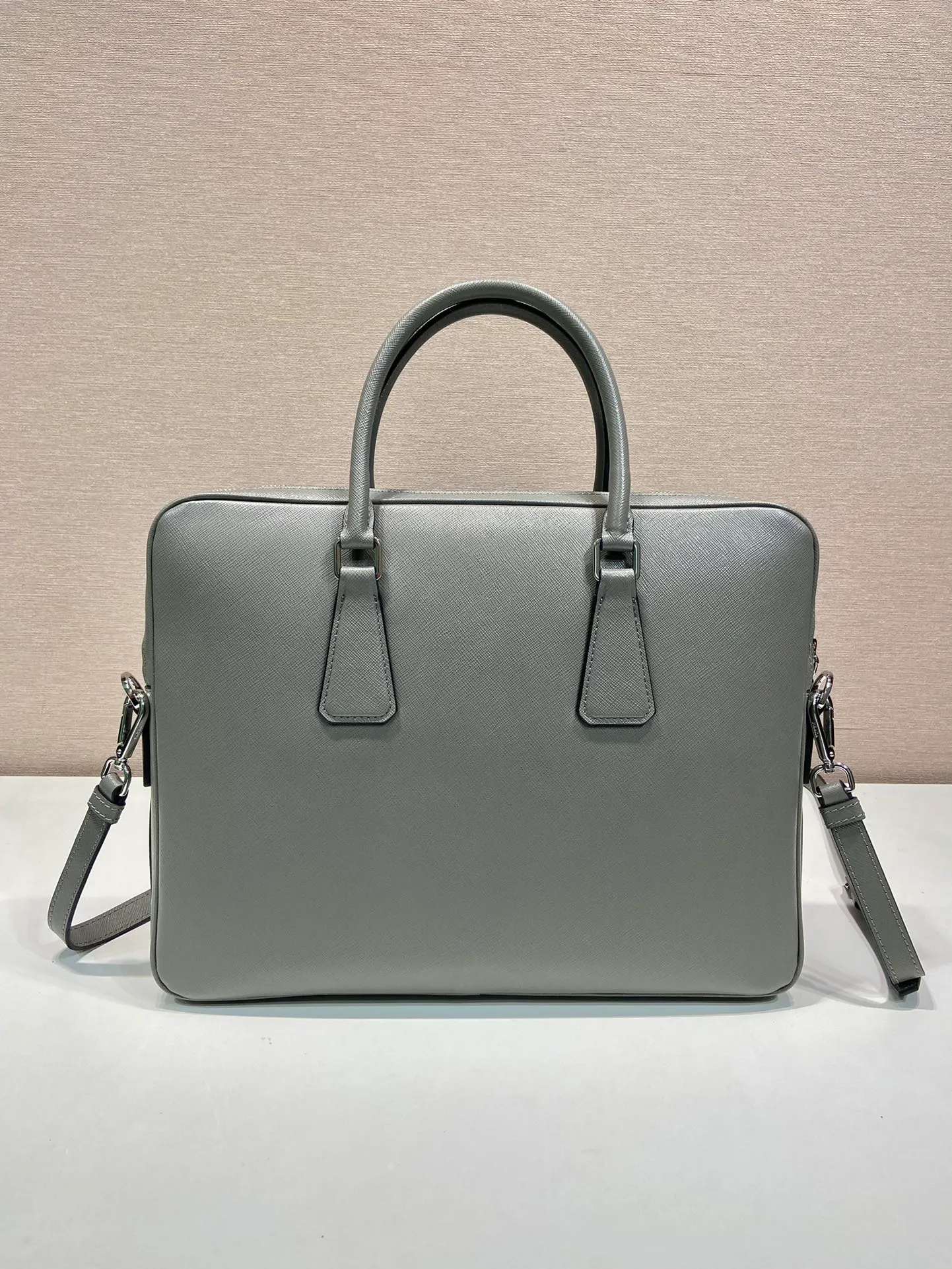 💰1840🎉Classic new color🎉2VE0368 is out of stock, bottom width is 3.5cm👻👻👻, synchronized with counters, lightweight + ultra-thin + solid Used, the style that men have always requested, top quality, 175 OEM code, length 37x height 28x base width 3.5cm.💪💪💪💰💰💰