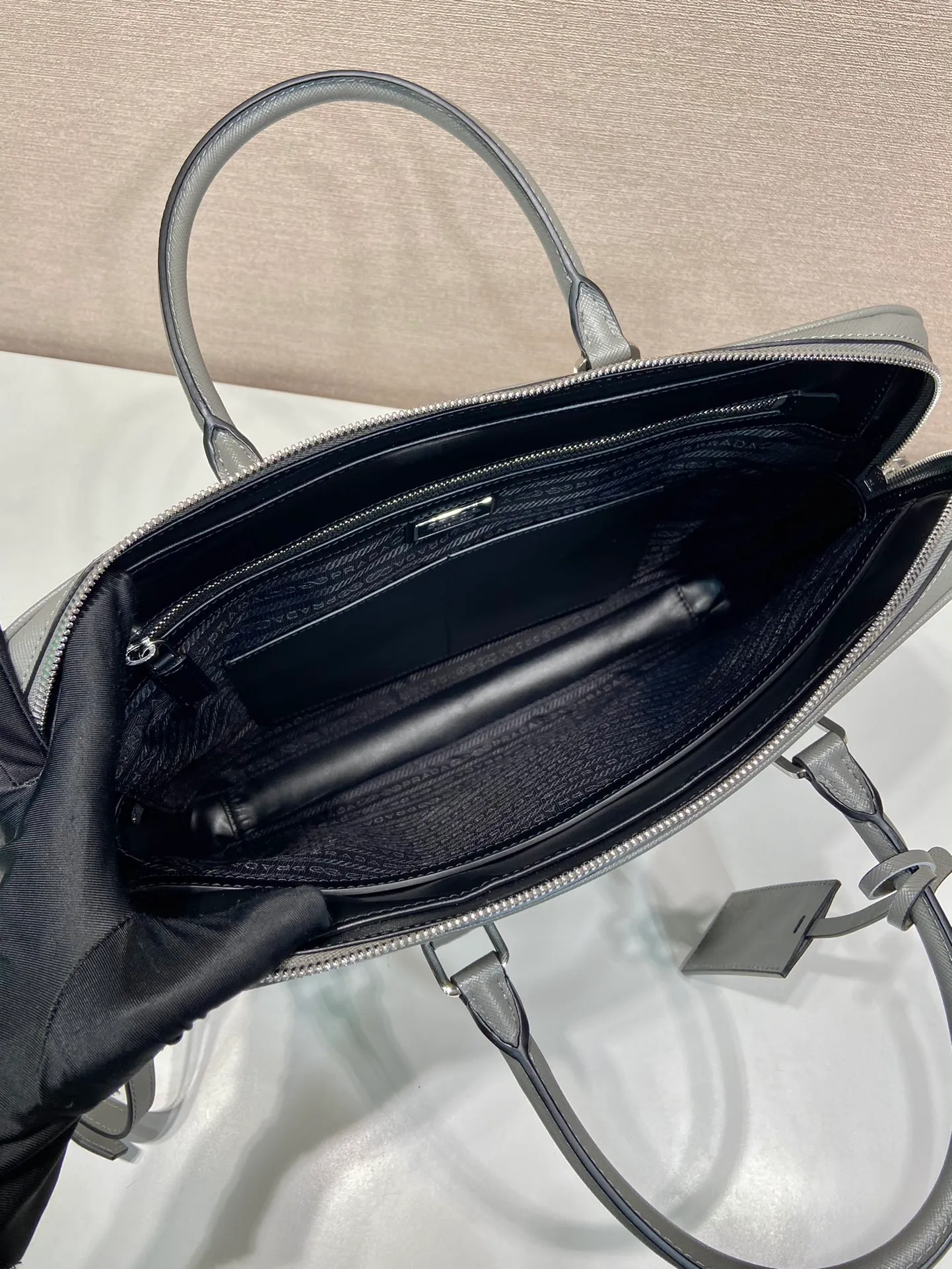 💰1840🎉Classic new color🎉2VE0368 is out of stock, bottom width is 3.5cm👻👻👻, synchronized with counters, lightweight + ultra-thin + solid Used, the style that men have always requested, top quality, 175 OEM code, length 37x height 28x base width 3.5cm.💪💪💪💰💰💰