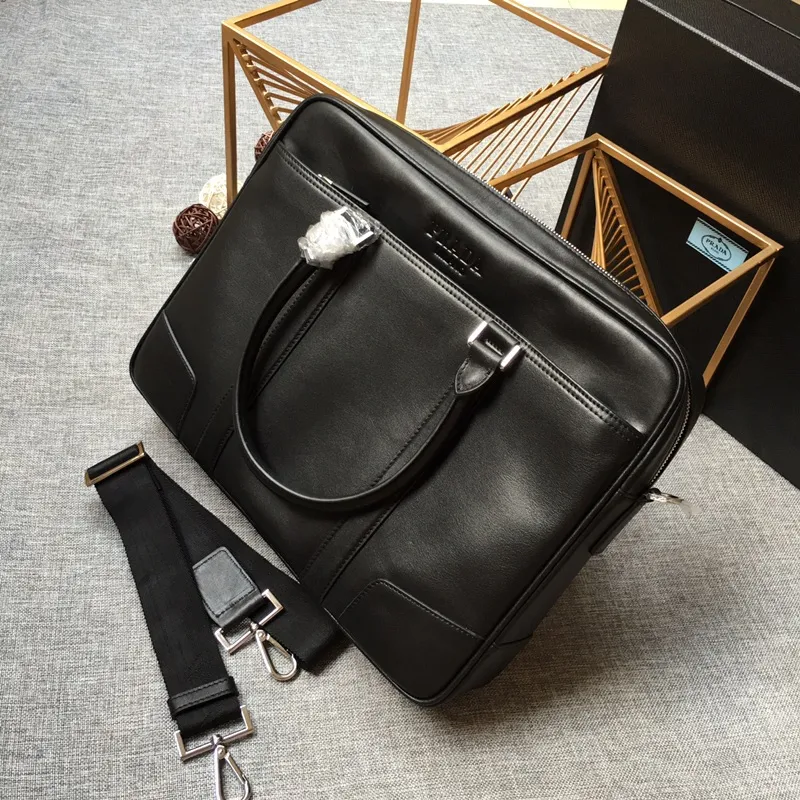 💰1900, P's men's bag 0912, black has been shipped again, counter synchronized, top quality, hurry up if you want it, made of imported calfskin, inside and outside, with pockets on the front and outside, many compartments, 175 OEM code, length 38X height 29cm