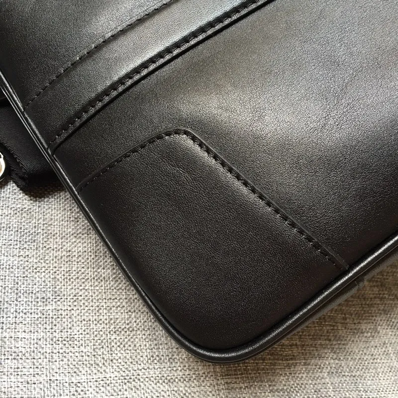 💰1900, P's men's bag 0912, black has been shipped again, counter synchronized, top quality, hurry up if you want it, made of imported calfskin, inside and outside, with pockets on the front and outside, many compartments, 175 OEM code, length 38X height 29cm