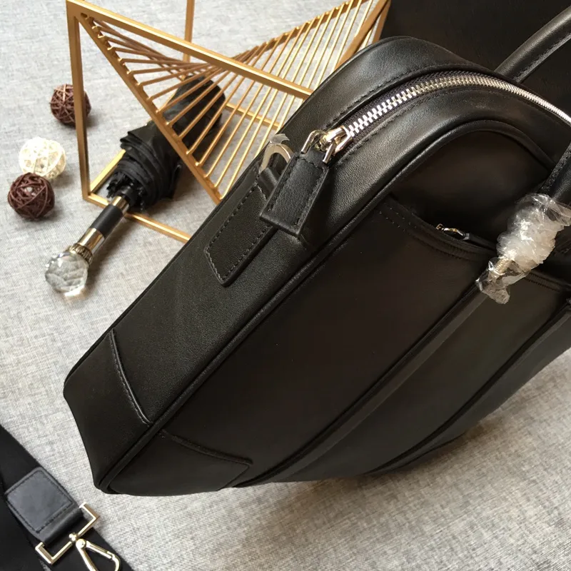 💰1900, P's men's bag 0912, black has been shipped again, counter synchronized, top quality, hurry up if you want it, made of imported calfskin, inside and outside, with pockets on the front and outside, many compartments, 175 OEM code, length 38X height 29cm