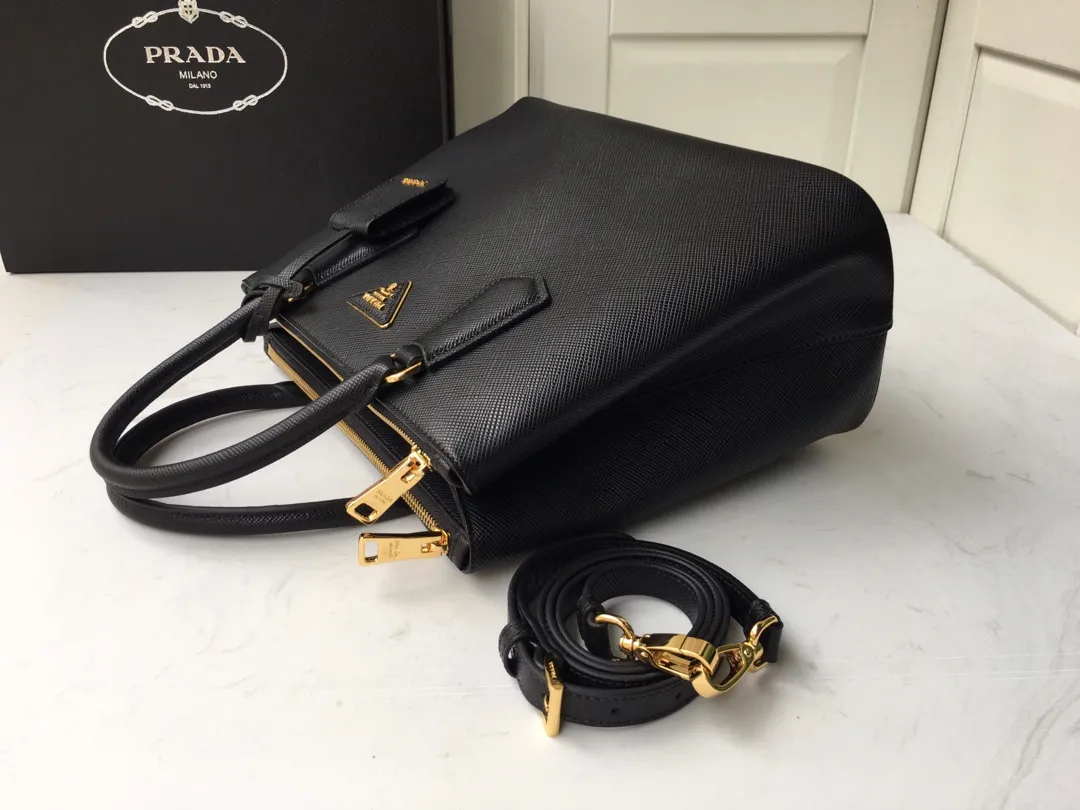 💰2040🎉1BA232 hot model🎉, original item👍👍 Made of imported Saffiano leather material, double leather handles, detachable and adjustable leather shoulder straps, and two zipper pockets on the outside. This Galleria handbag has a classic and timeless design. It is the most iconic classic hot style, a favorite of ladies😘, length 31X height 22.5x bottom 13.5cm👏
