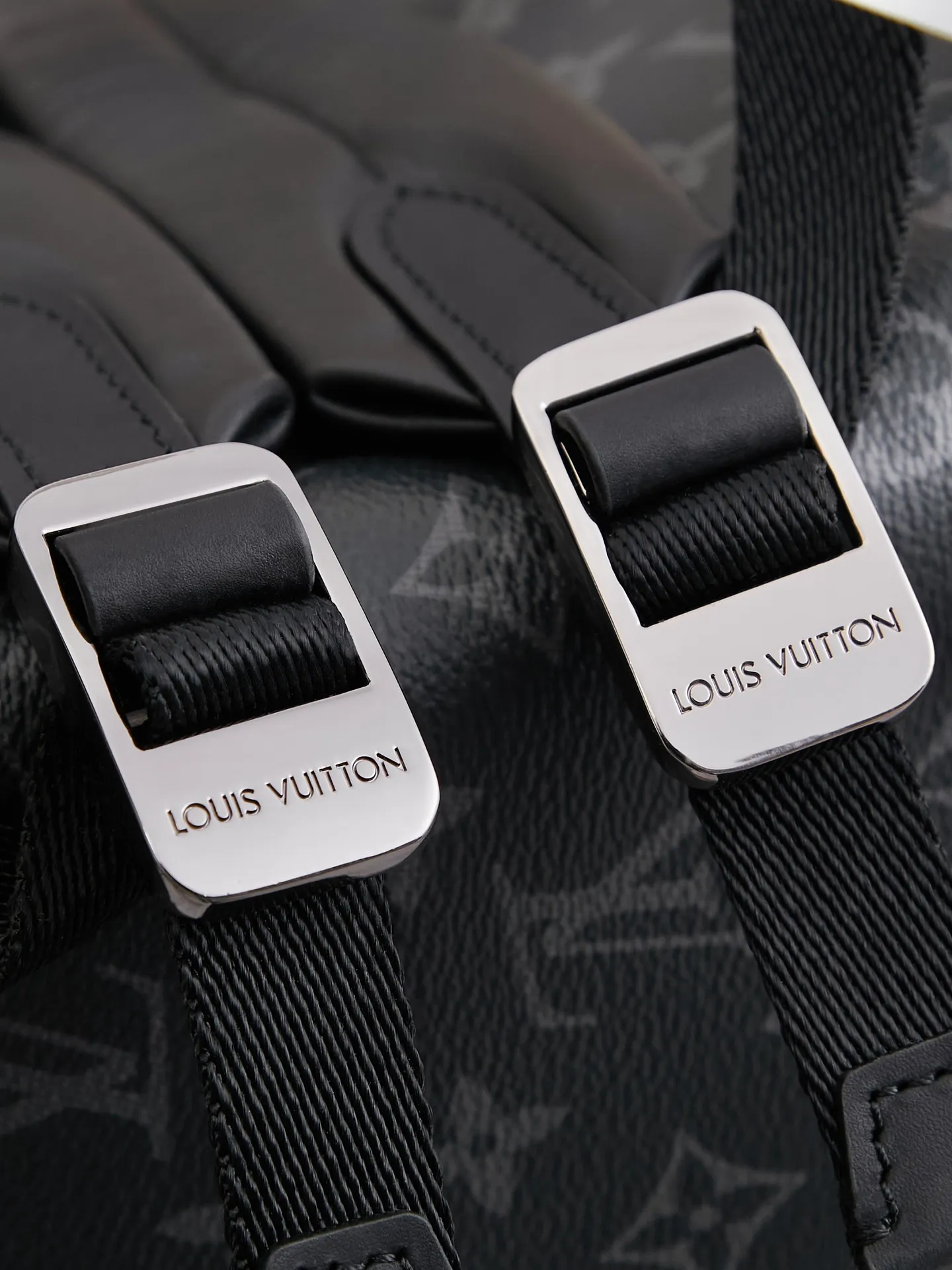 P¥960👉nfc163C01 dynamic chip version👈This Discovery backpack M22558 top-notch inspection-free all-steel hardware size: 29*38*20cm [Essential details, every detail is impeccable]