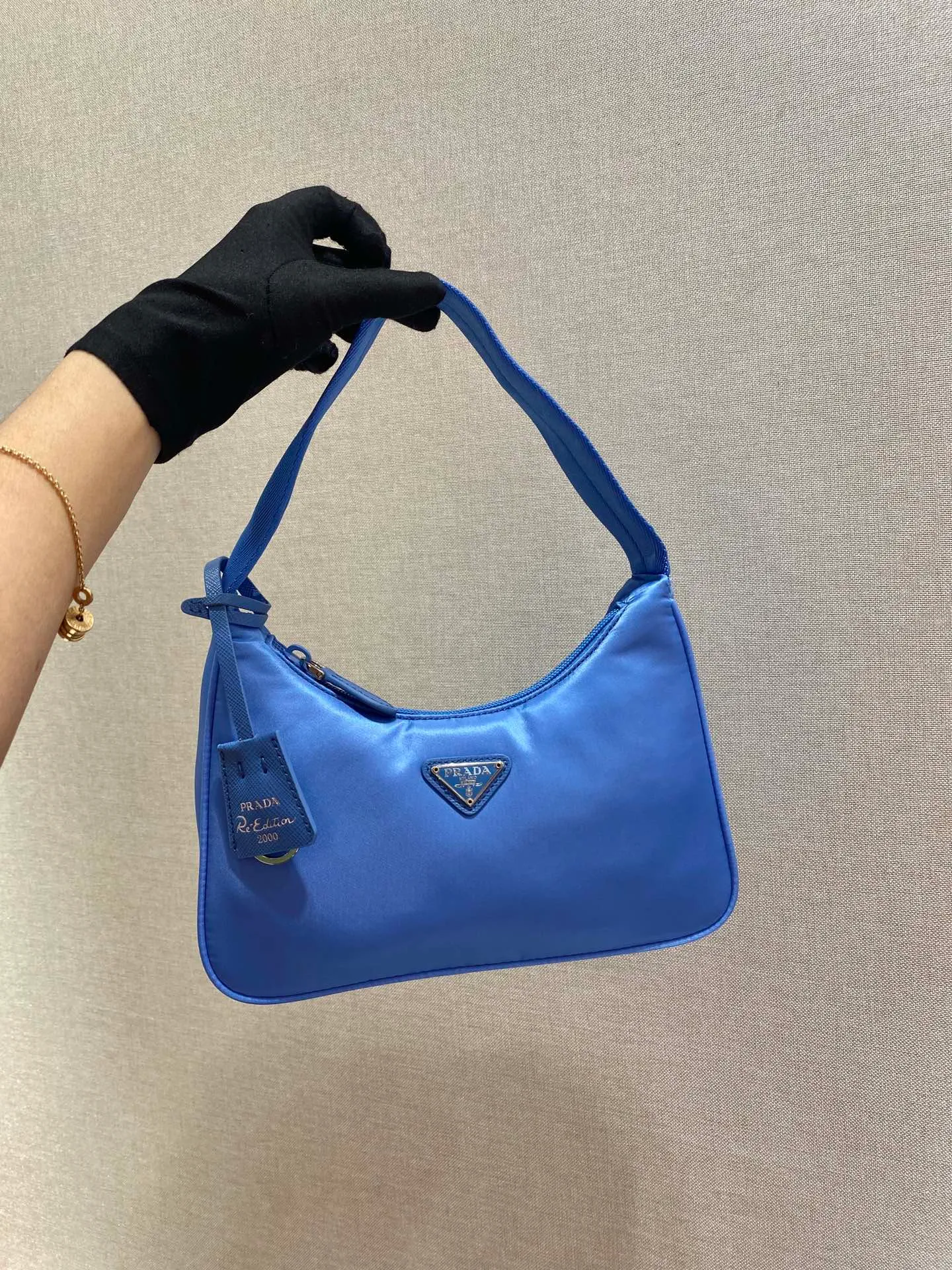 💰660🔥Upgraded board Hobo bag🔥Original quality👍👍1NE515 moon-shaped second-hand bag, made of imported original parachute fabric, lightweight and practical Hobo underarm bag, super simple and eye-catching👍👍, small/light/packable/easy to wear/fashionable armpit bag, and can be carried by hand, super easy to use😍😍. It is currently the most popular bag among celebrities, don’t you feel excited😜😜, ladies, hurry up, length 23x height 13x base 5cm👏👏