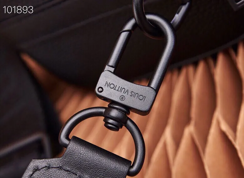 P¥940👉nfc163C01 dynamic chip version👈[Top-grade inspection-free all-steel hardware] This City Keepall handbag blooms in the Louis Vuitton neoclassical style in autumn. Aerogram fine-grained cow leather is as soft as traditional aviation letterhead. Metal LV letters subtly express the brand's logo. A detachable shoulder strap makes it easy to carry. It combines practical functionality with contemporary elegance. Aerogram grained cow leather, cow leather trim, fabric lining, metal hardware, metal lettering, double zipper closure, large main compartment! ! Model: M59255; Size: 27x17x13CM