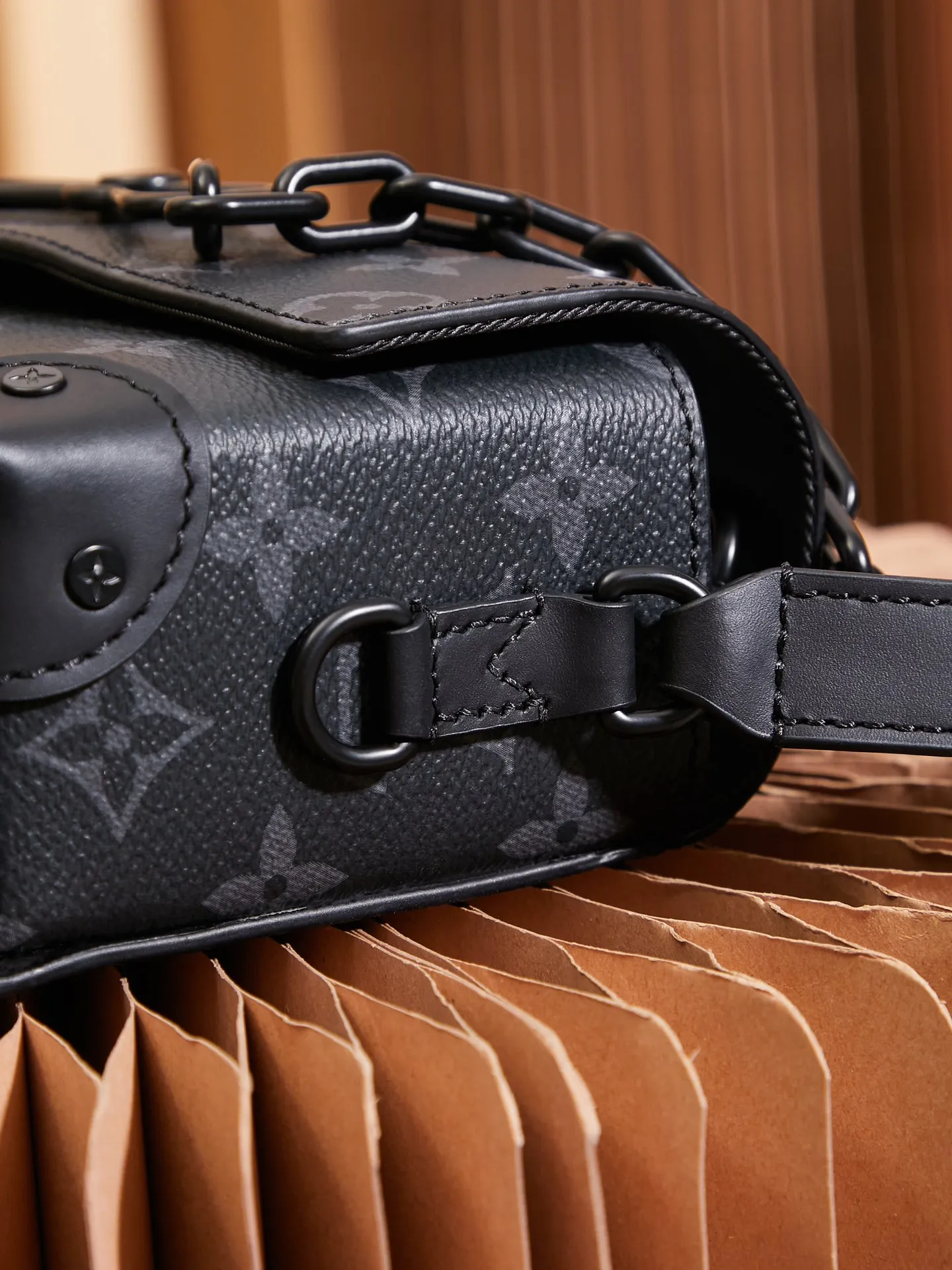 P¥680👉nfc dynamic chip version👈This Steamer mini handbag cross-body bag M81783 French original leather🇫🇷All steel hardware Size: 18*11*6.5cm [Essential details, every detail is impeccable]