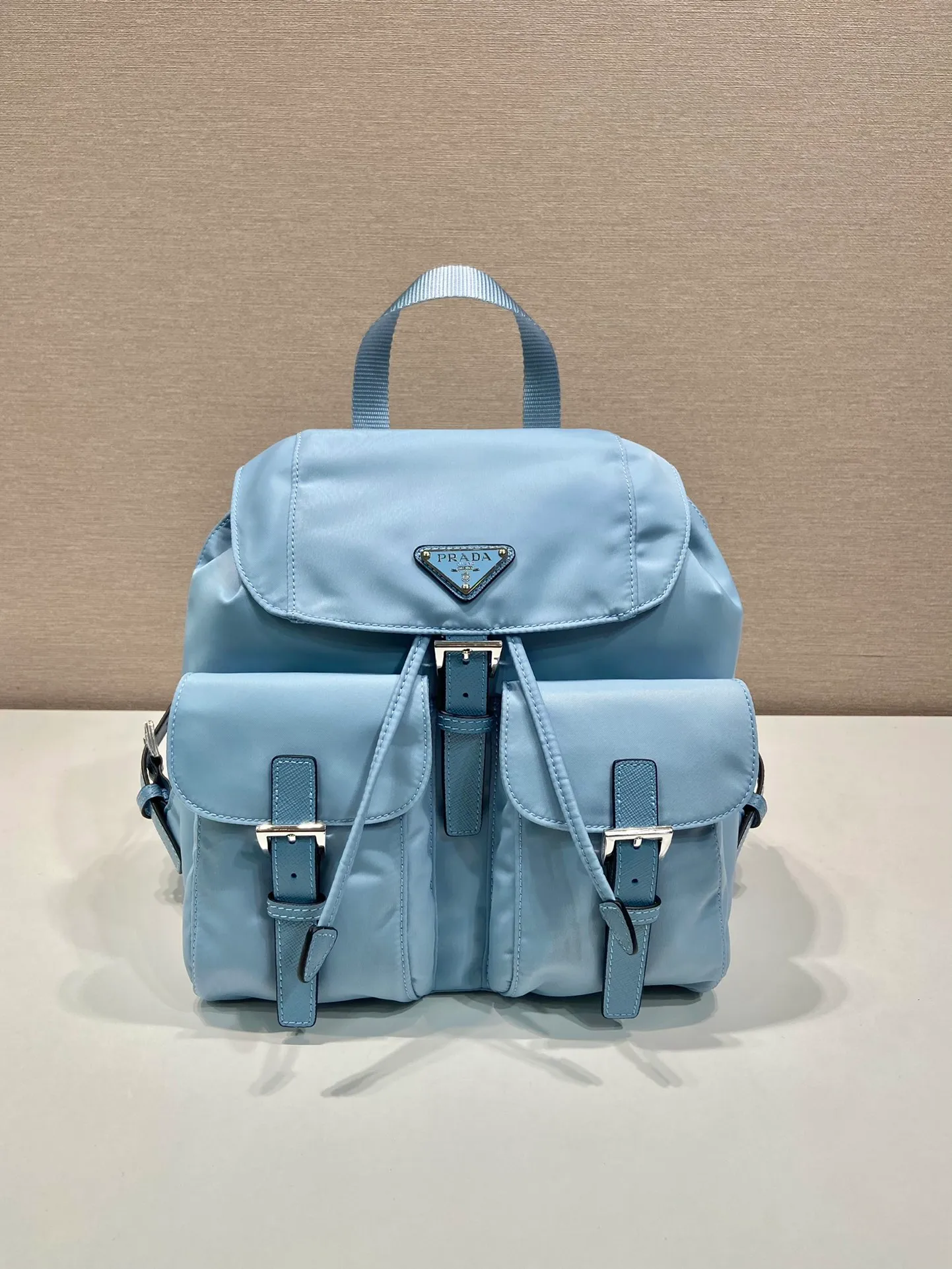 💰1000 P Jiajui classic backpack, upgraded version small size 1BZ677, small size 🙊🙊top quality, made of imported parachute fabric + cross-grain cowhide + top-grade hardware, light and practical, fashionable + never out of date, hurry up and get it, length 28x height 23.5x bottom 12cm