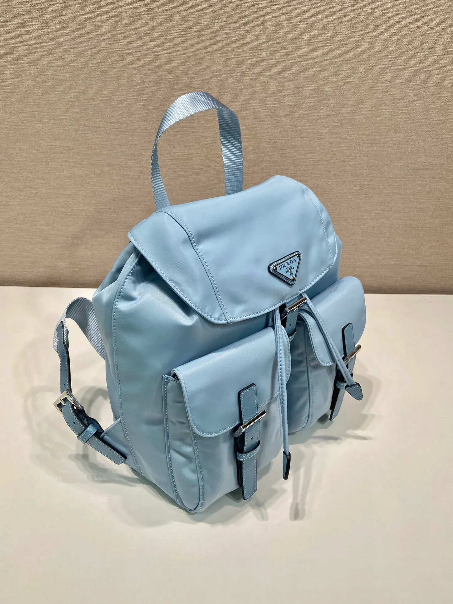 💰1000 P Jiajui classic backpack, upgraded version small size 1BZ677, small size 🙊🙊top quality, made of imported parachute fabric + cross-grain cowhide + top-grade hardware, light and practical, fashionable + never out of date, hurry up and get it, length 28x height 23.5x bottom 12cm