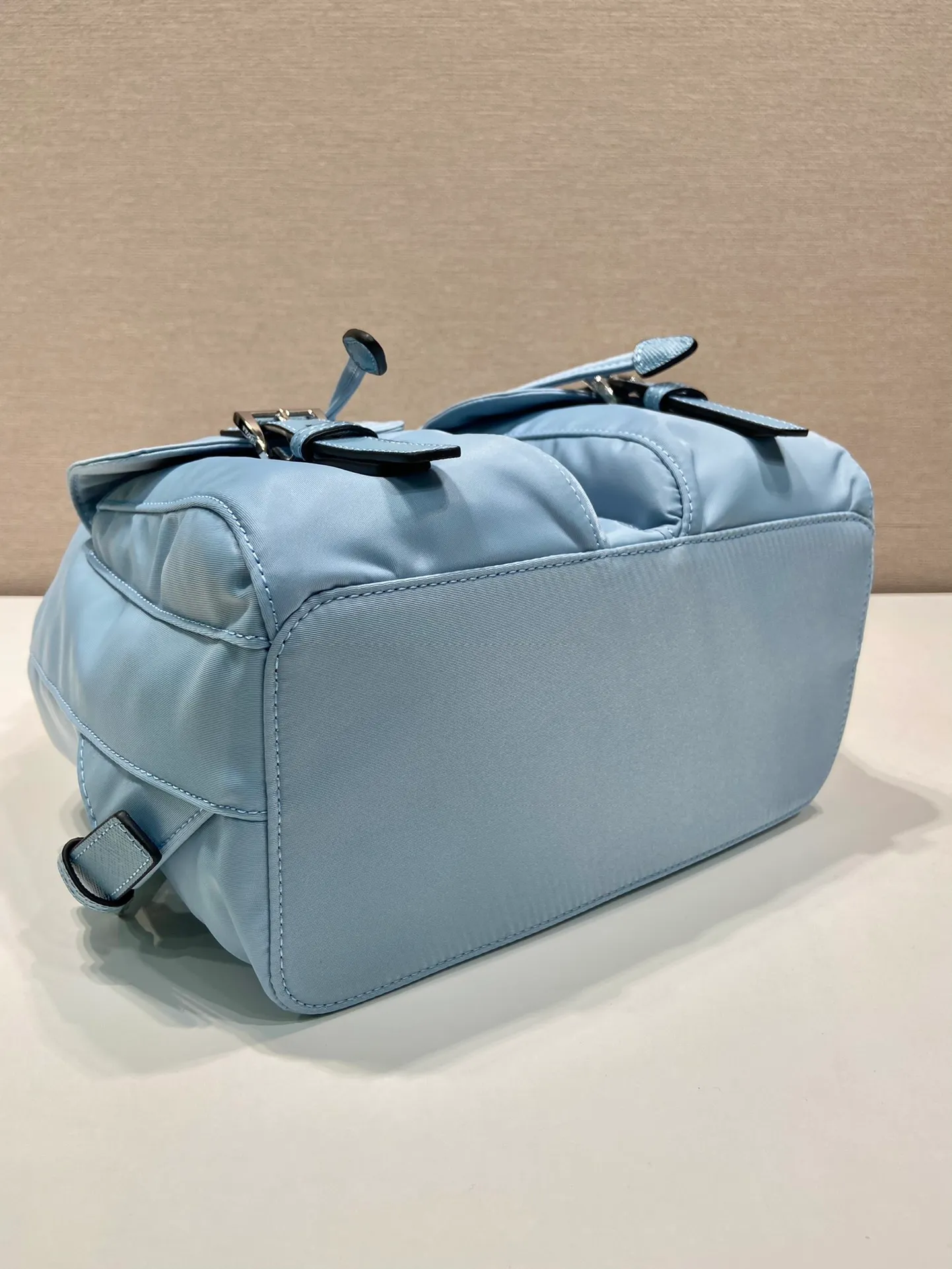 💰1000 P Jiajui classic backpack, upgraded version small size 1BZ677, small size 🙊🙊top quality, made of imported parachute fabric + cross-grain cowhide + top-grade hardware, light and practical, fashionable + never out of date, hurry up and get it, length 28x height 23.5x bottom 12cm