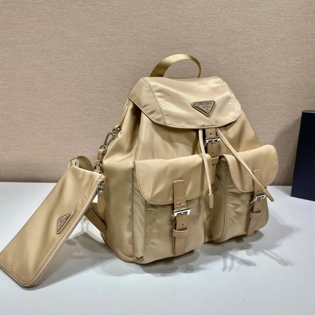 💰1120🎉New Backpack🎉1BZ811👍👍New Color🎉🎉This nylon backpack is trimmed with exquisite Saffiano leather, a blend of multiple materials, and decorated with a triangular logo, highlighting fashionable elegance. It also comes with a detachable small handbag😘😘Light and practical, the upper body effect is super stylish, and it can be matched at will😘😘Fully upgraded nylon fabric👍👍Length 30x Height 32x Bottom 15cm👏👏👏💰💰💰