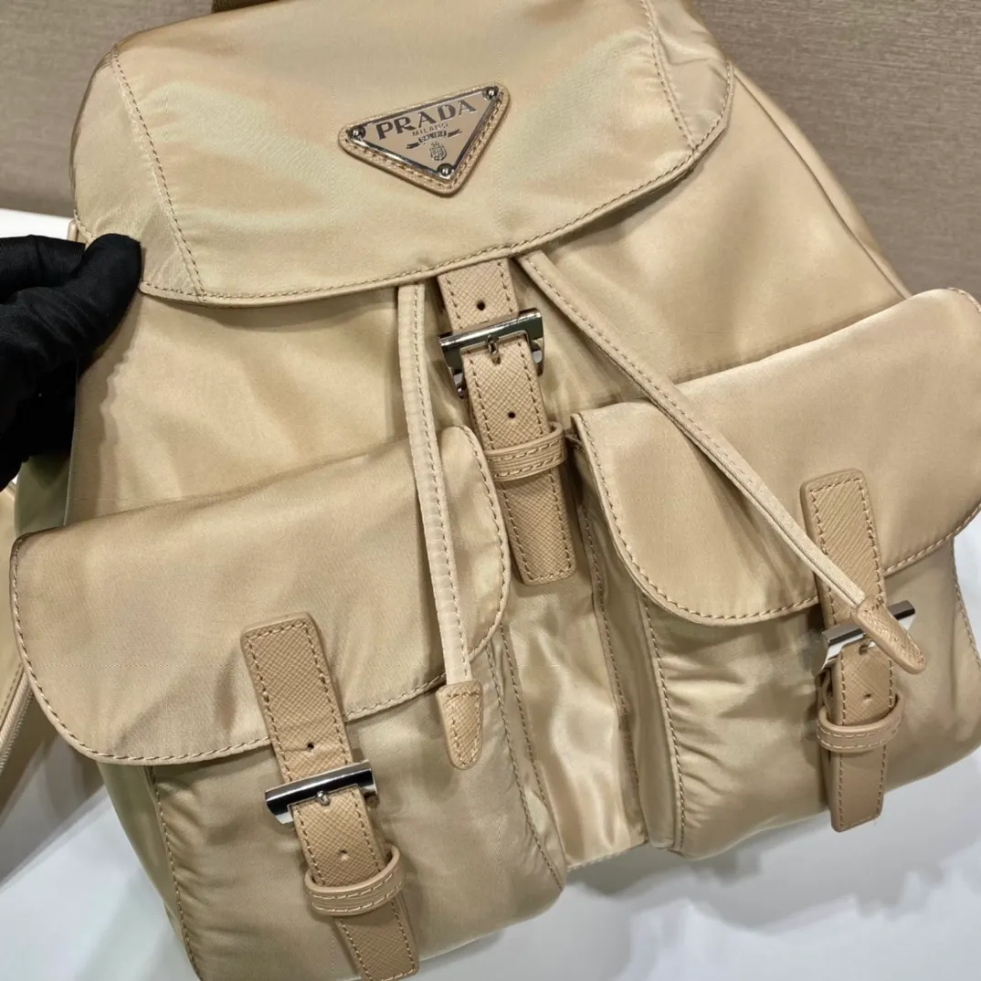 💰1120🎉New Backpack🎉1BZ811👍👍New Color🎉🎉This nylon backpack is trimmed with exquisite Saffiano leather, a blend of multiple materials, and decorated with a triangular logo, highlighting fashionable elegance. It also comes with a detachable small handbag😘😘Light and practical, the upper body effect is super stylish, and it can be matched at will😘😘Fully upgraded nylon fabric👍👍Length 30x Height 32x Bottom 15cm👏👏👏💰💰💰