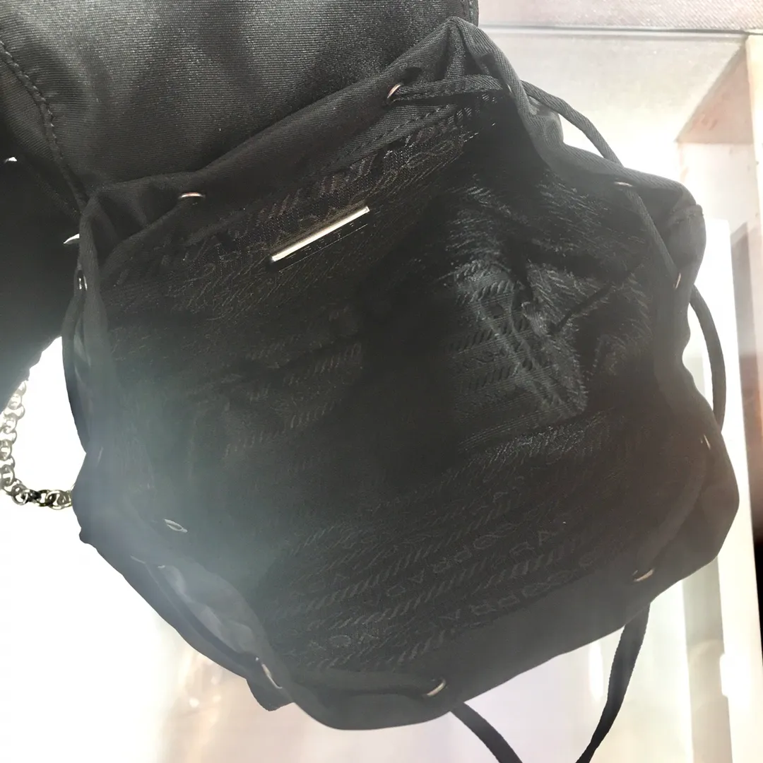 💰860🎉New model🎉The latest Mini cross-body backpack 1BH029🎉So cute😘😘The miniaturized version of the classic backpack🙈🙈It can be worn on one shoulder or across the body. Beauties who like small bags and are fashionable, hurry up and get it. It is practical, lightweight and good-looking👍👍 Length 17x Height 15.5x Bottom 8cm
