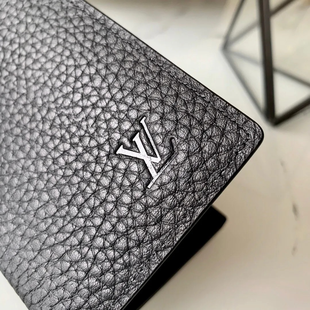 P¥220👉nfc dynamic chip version👈[Top-grade original pure steel hardware]💕 M58808 black full leather pebbled card holder inside and outside Made of extremely soft Taurillon leather, this Pocket Organizer pocket wallet is both fashionable and practical. It has multiple pockets and spaces. The design is compact and lightweight, but enough to accommodate credit cards, banknotes and other personal belongings.  Details 8 x 11 x 1 cm (length x height x width) Taurillon leather Cowhide lining 5 internal pockets 1 external pocket 3 credit card slots Cowhide lining