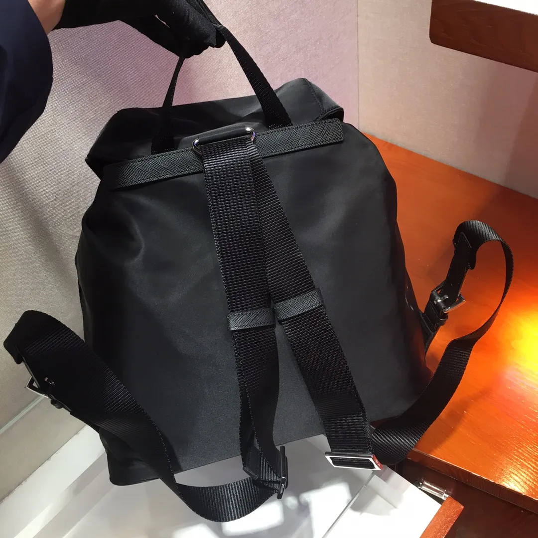 💰960✨The latest popular model✨ Original item Prada The latest popular nylon backpack 1BZ005 Classic triangle enamel logo Imported parachute fabric + top hardware accessories Fashionable and lightweight, 32x26x13cm long 👏🏻👏🏻👏🏻💰💰