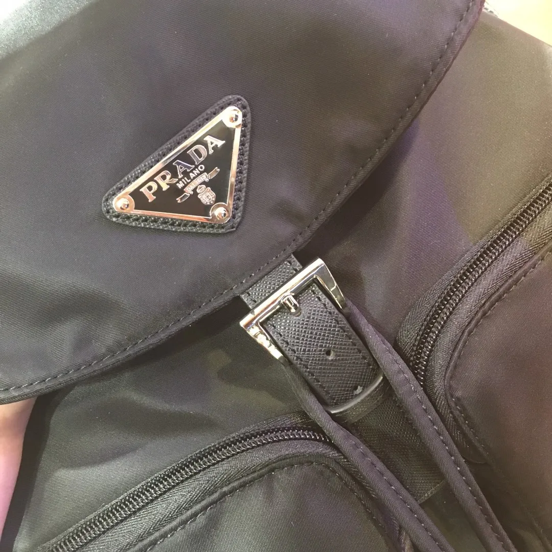 💰960✨The latest popular model✨ Original item Prada The latest popular nylon backpack 1BZ005 Classic triangle enamel logo Imported parachute fabric + top hardware accessories Fashionable and lightweight, 32x26x13cm long 👏🏻👏🏻👏🏻💰💰