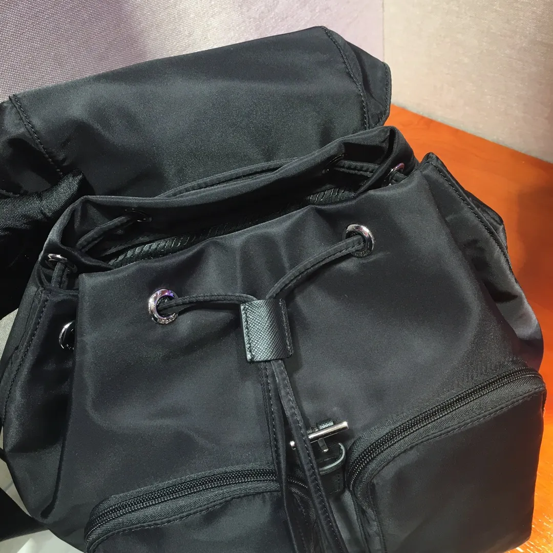 💰960✨The latest popular model✨ Original item Prada The latest popular nylon backpack 1BZ005 Classic triangle enamel logo Imported parachute fabric + top hardware accessories Fashionable and lightweight, 32x26x13cm long 👏🏻👏🏻👏🏻💰💰