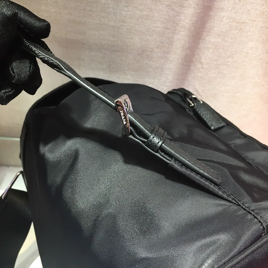 💰960✨The latest popular model✨ Original item Prada The latest popular nylon backpack 1BZ005 Classic triangle enamel logo Imported parachute fabric + top hardware accessories Fashionable and lightweight, 32x26x13cm long 👏🏻👏🏻👏🏻💰💰