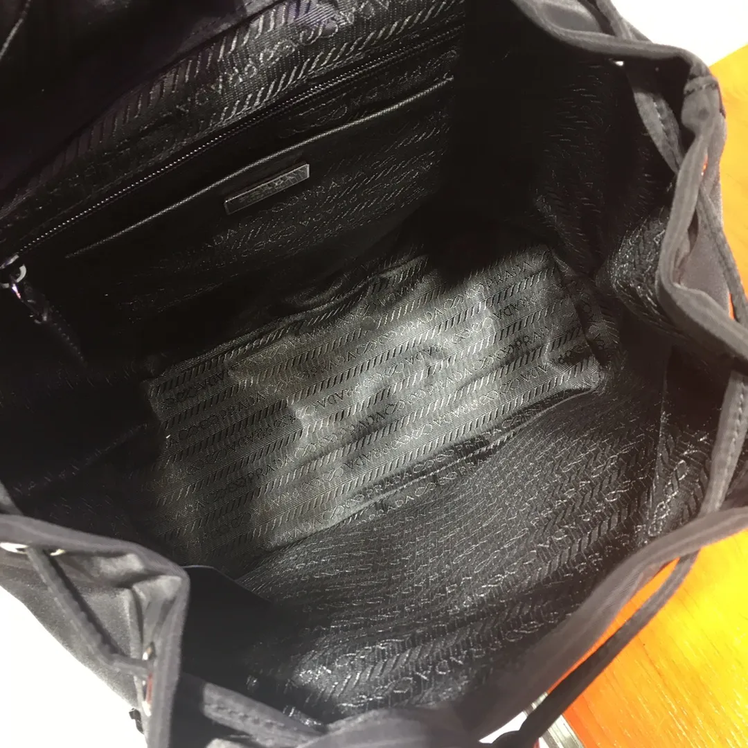 💰960✨The latest popular model✨ Original item Prada The latest popular nylon backpack 1BZ005 Classic triangle enamel logo Imported parachute fabric + top hardware accessories Fashionable and lightweight, 32x26x13cm long 👏🏻👏🏻👏🏻💰💰