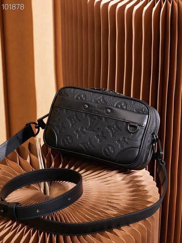 P¥860👉nfc dynamic chip version👈This Neo Alpha cross-body bag M82544 French original leather🇫🇷All steel hardware Size: 11*18.5*6.5cm [Essential details, every detail is impeccable]